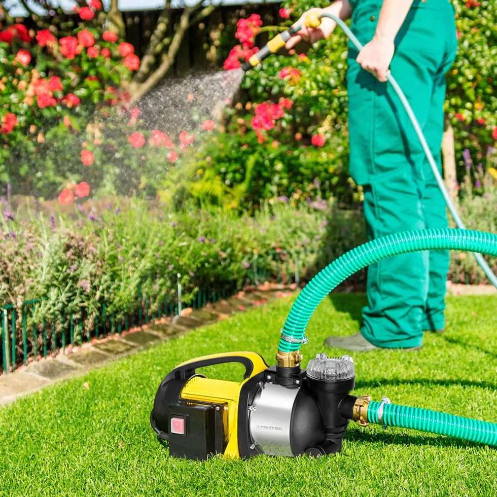TROTEC Pompe de jardin TGP 1005 ESF - débit 3500 l/h, 1000 W - pression de refoulement 4,2 bar, hauteur de refoulement 42 m, hauteur d'aspiration 7 m, pompe à eau pour fûts et récupérateurs