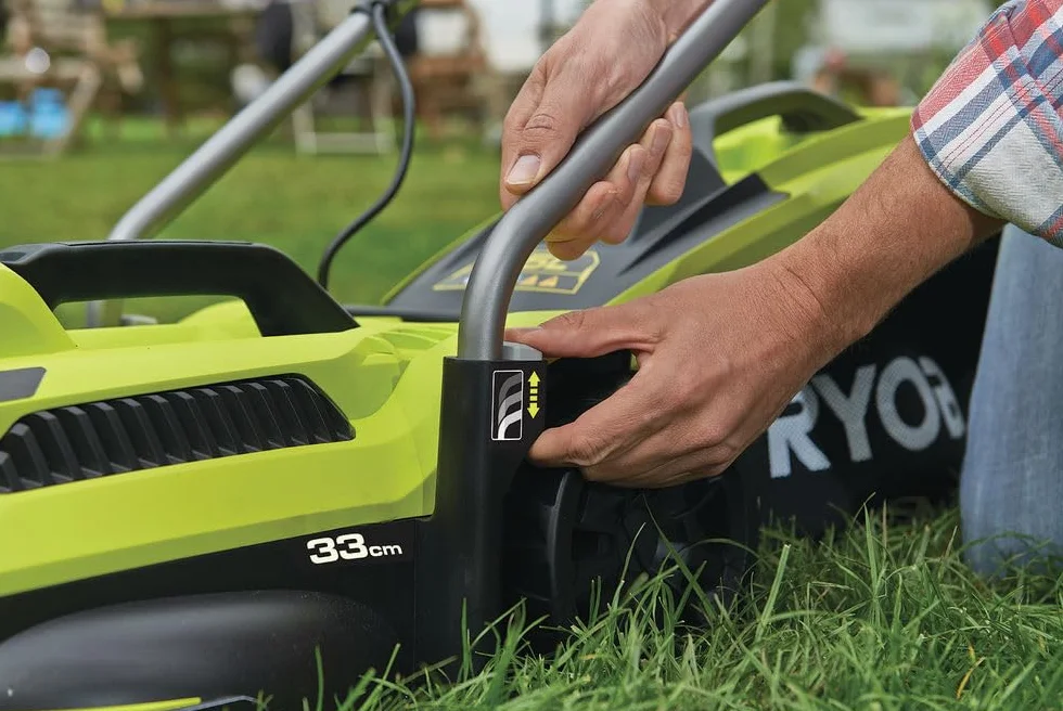 RYOBI Tondeuse Électrique 1500W RLM15E36H 36cm 45L Bac Semi-Rigide Réglage Centralisé
