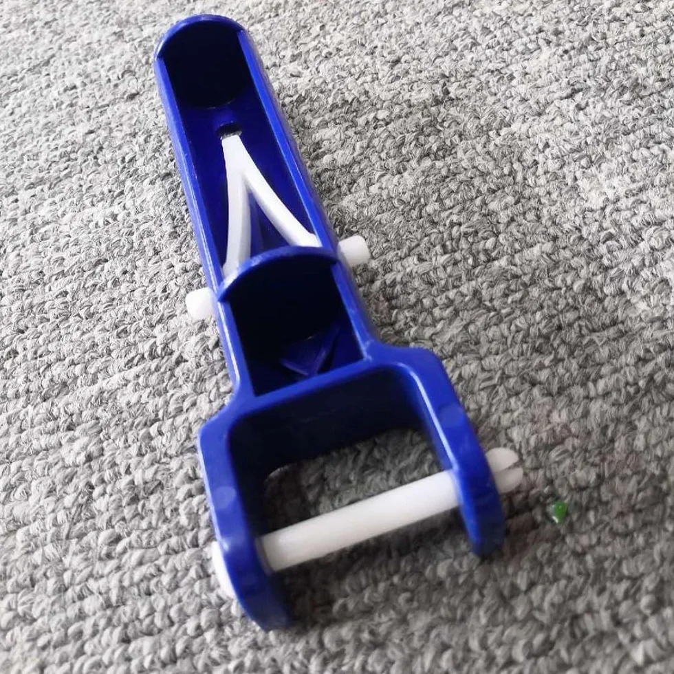 Tête d'aspirateur de piscine avec clip papillon rapide et goupille de verrouillage pour bâtons télescopiques standard