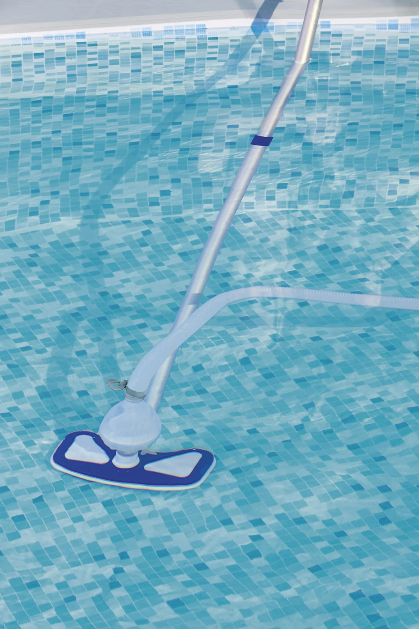 Bestway Kit de Nettoyage pour Piscine, Aspirateur, Épuisette, Tuyau, Manche Alu 4 x 60 cm