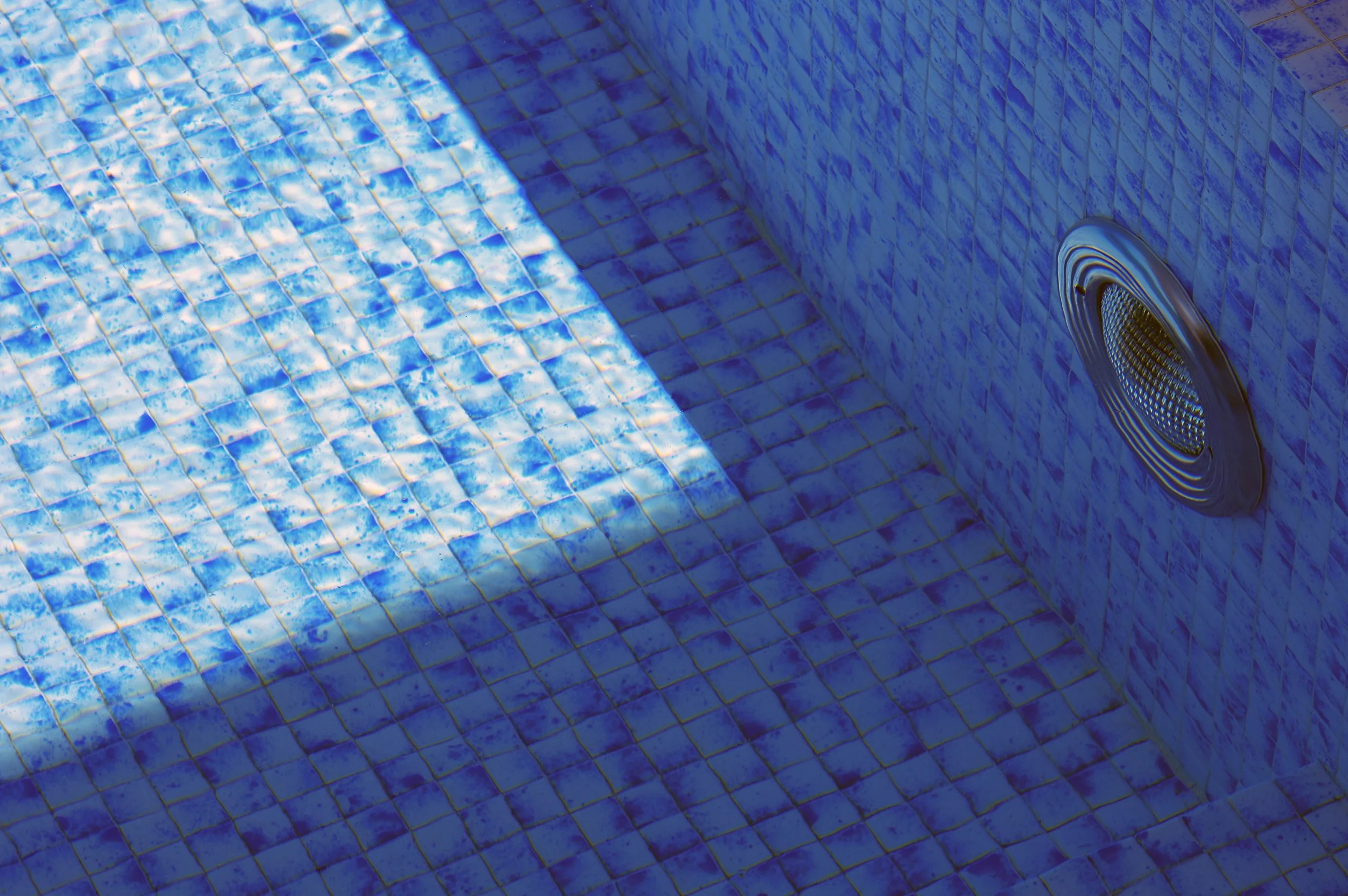 SIKA - Colle à carrelage extérieur spéciale piscine (classe C2-ET) - SikaCeram Piscine Blanc - Résistante à l'immersion - Facilité de pose murale - 25kg