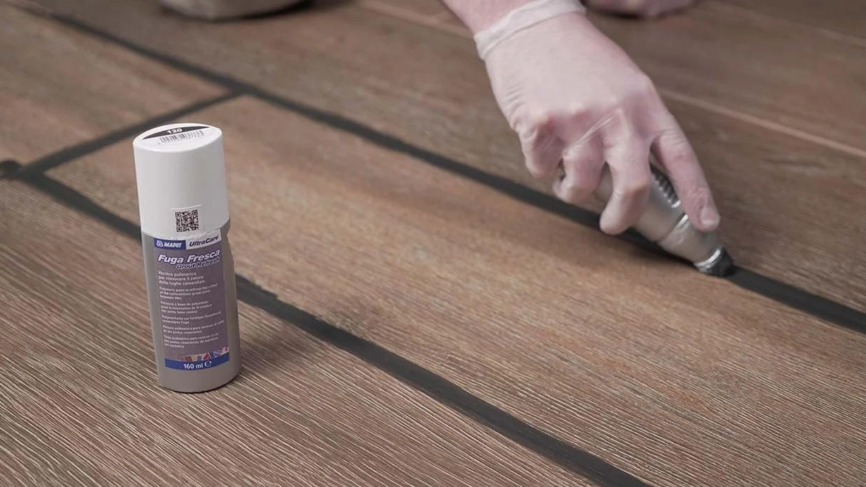 Mapei Ultracare FUGA FRESCA 131 VANILLE peinture polymère pour renouveler la couleur des joints de ciment Flacon 160 gr.