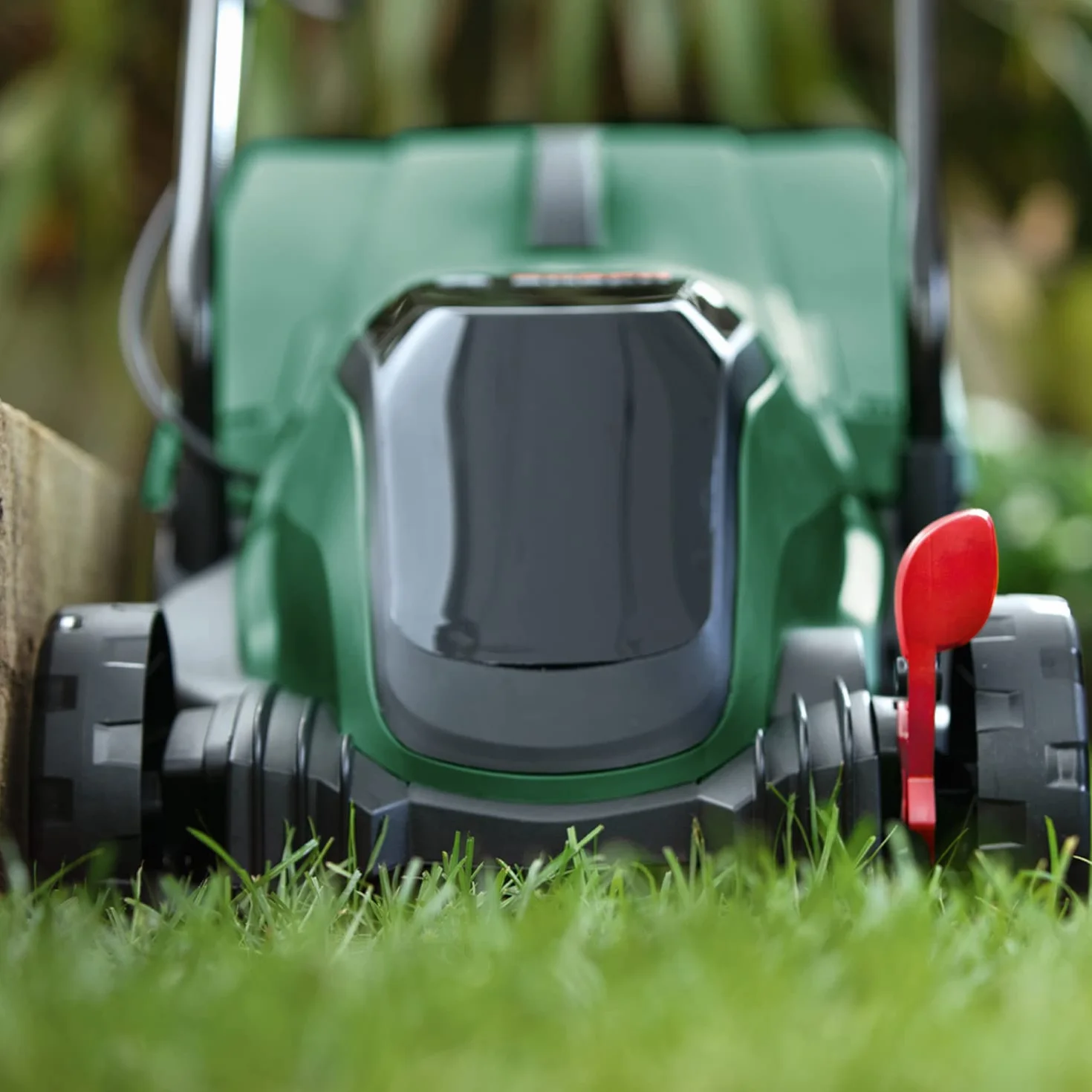 Bosch Tondeuse à Gazon sans Fil CityMower 18V-32-300 18V 4,0 Ah Moteur Brushless Largeur de Coupe 32 cm