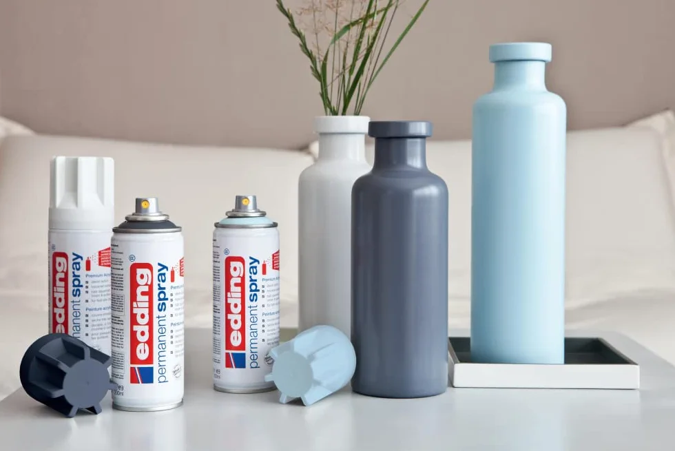 Edding 5200 permanent spray - pastel blue matt - 200 ml - acrylic paint for painting and decorating glass, metal, wood, ceramic, plastic, canvas - aerosol spray, acrylic spray, paint spray