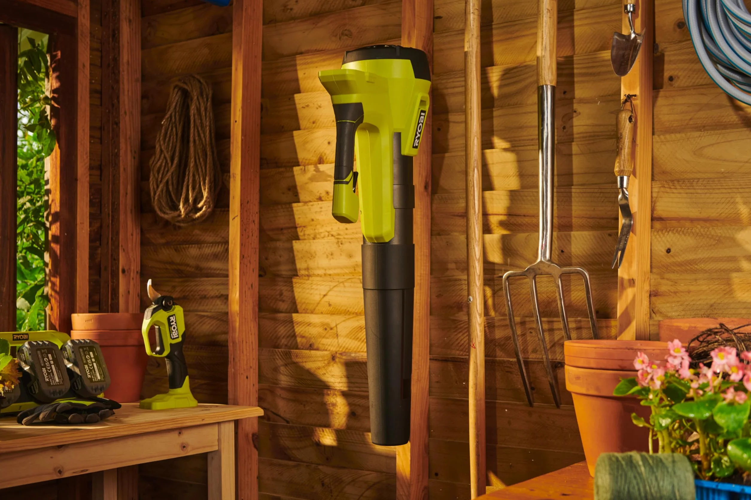 RYOBI Souffleur Turbo Jet 18V 160 km/h sans Batterie ni Chargeur RY18BLB-0