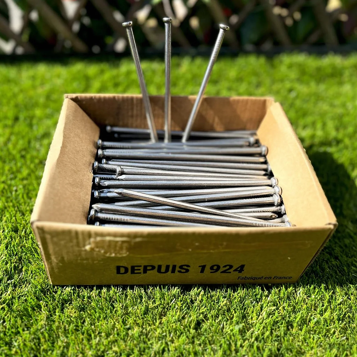 Boite de Clous 140x5,5 pour Gazon Synthétique 5Kg 50M²