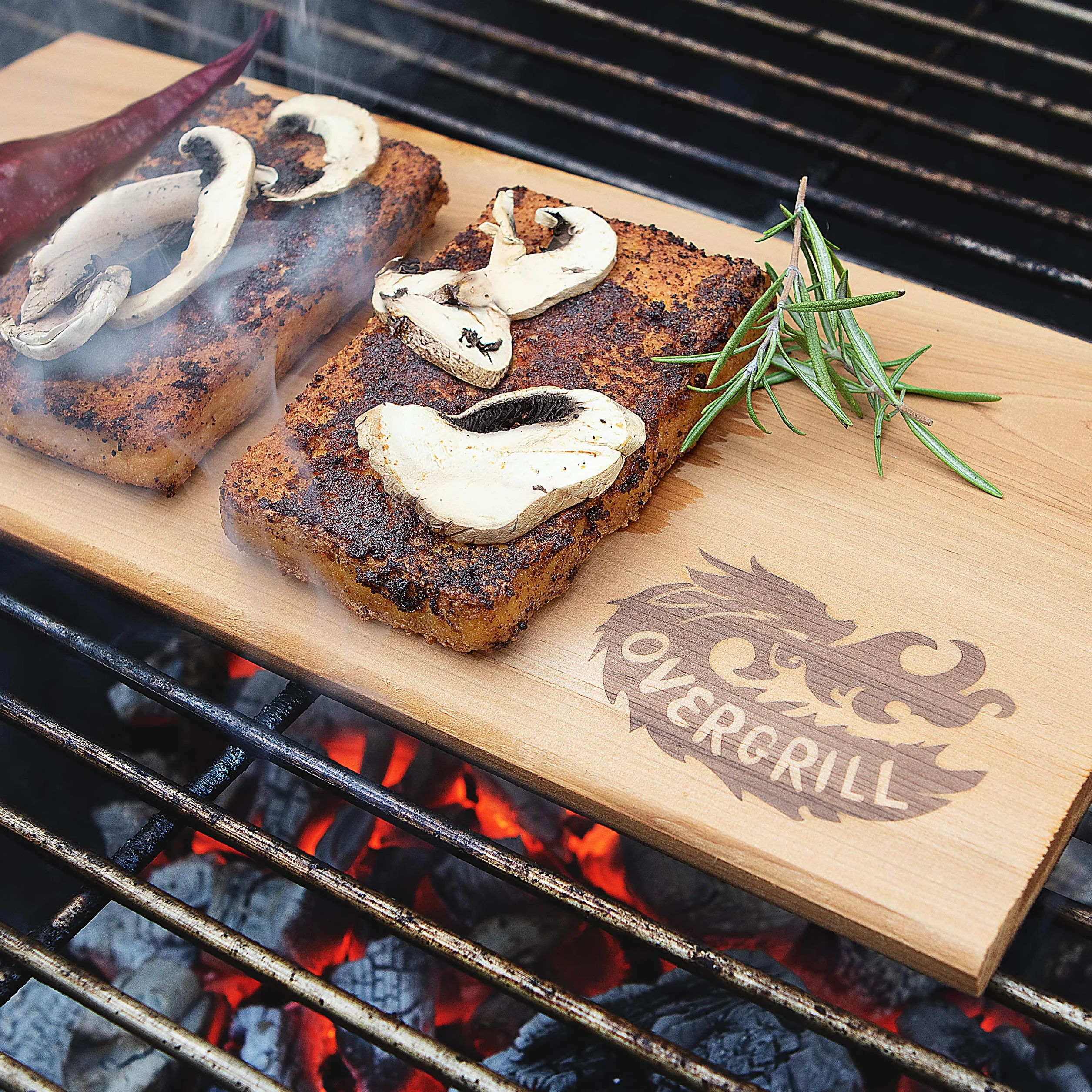 Planche en bois de cèdre rouge pour barbecue grillade arôme fumé