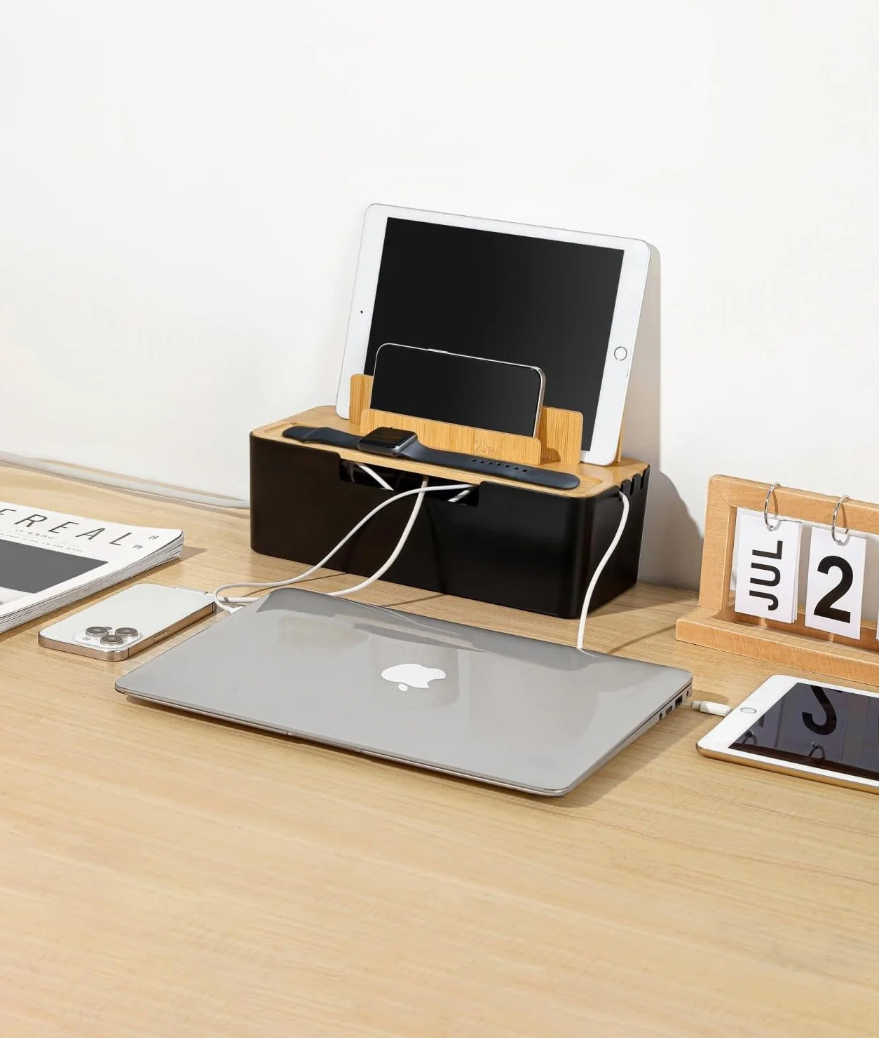 Boîte de gestion des câbles avec couvercle en bois, rangement multi-appareils pour téléphones/tablettes/smartwatches, rangement des câbles sur le bureau pour un espace de travail ordonné (Noir)