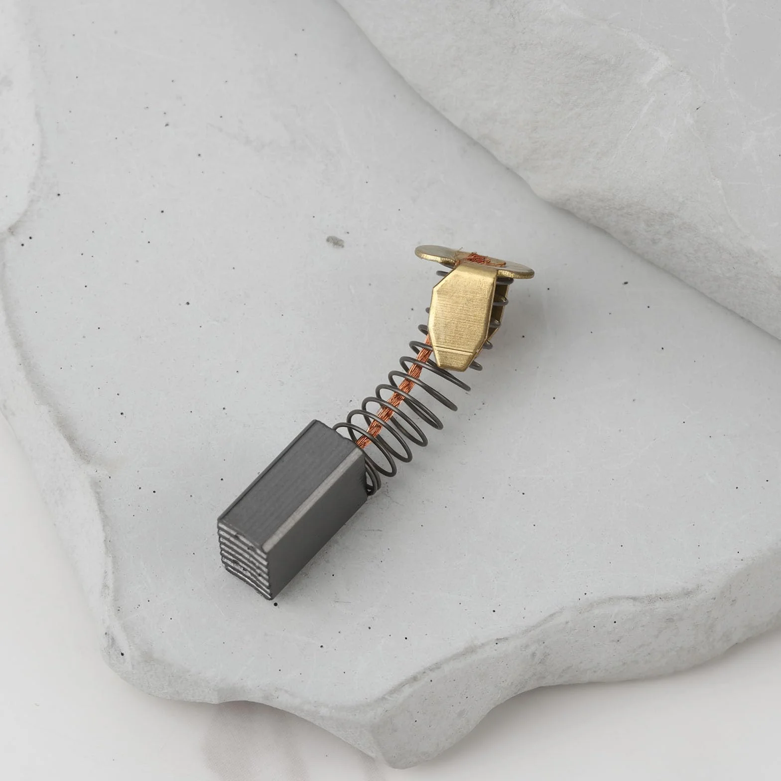 OTOTEC Lot de 8 Balais de Charbon pour Meuleuses d'angle 5 X 8 X 12 Mm Compatible avec Hilka Power Et Compatible avec RYOBI Les Scies Circulaires