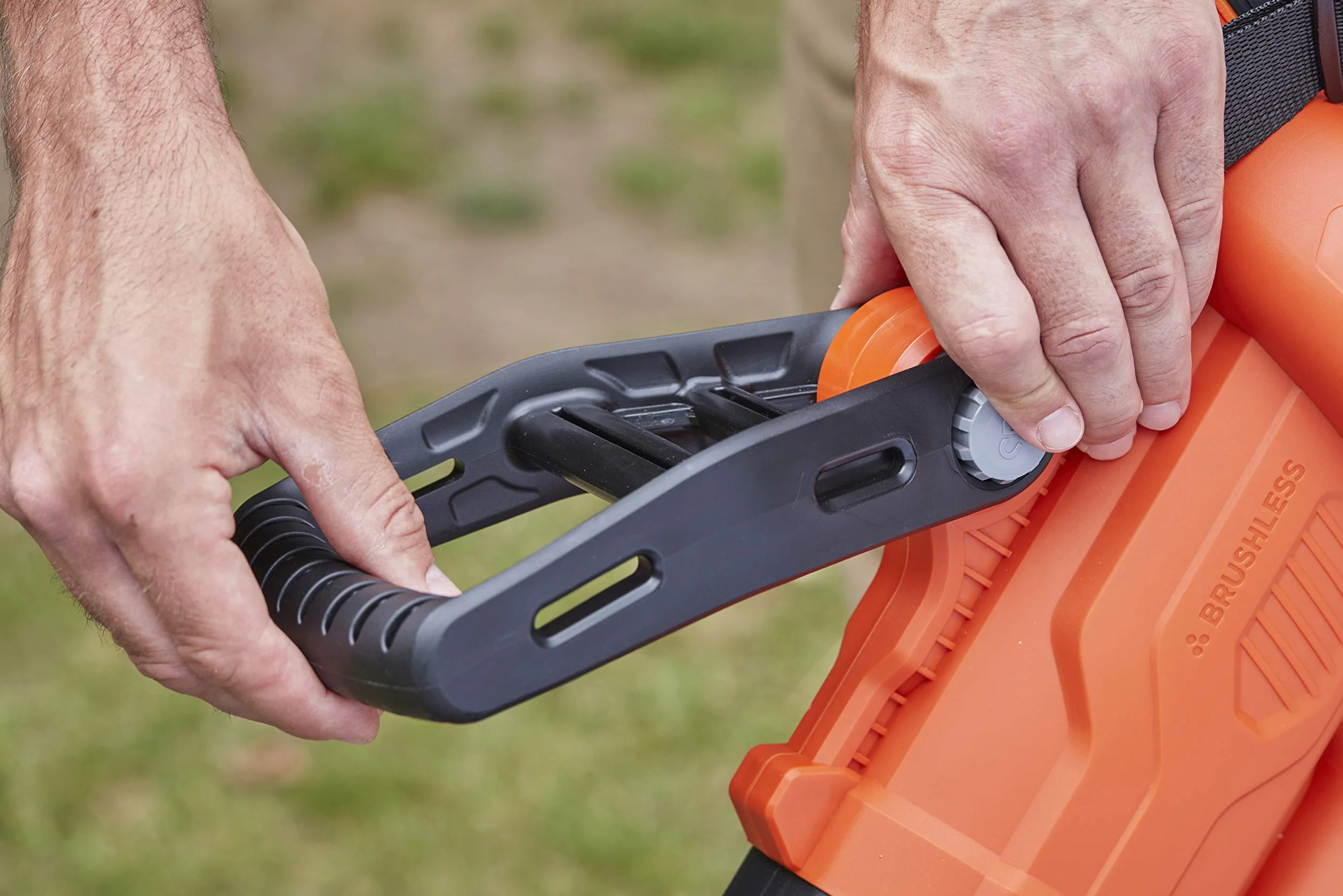 BLACK+DECKER BCBLV36B-XJ Aspirateur souffleur broyeur sans fil 36V sac 45L