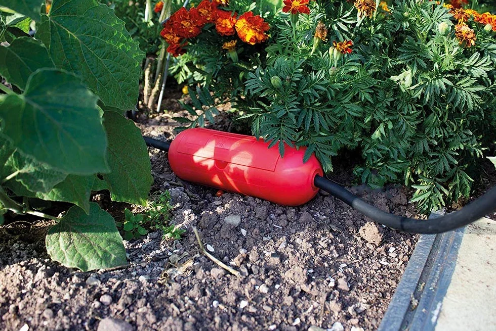 as - Schwabe Boîtier de Sécurité Fiche et Prise 2PT+T Protection contre les Influences Extérieures Parfait en Extérieur Avec Crochet de Suspension Pratique Rouge I 48707