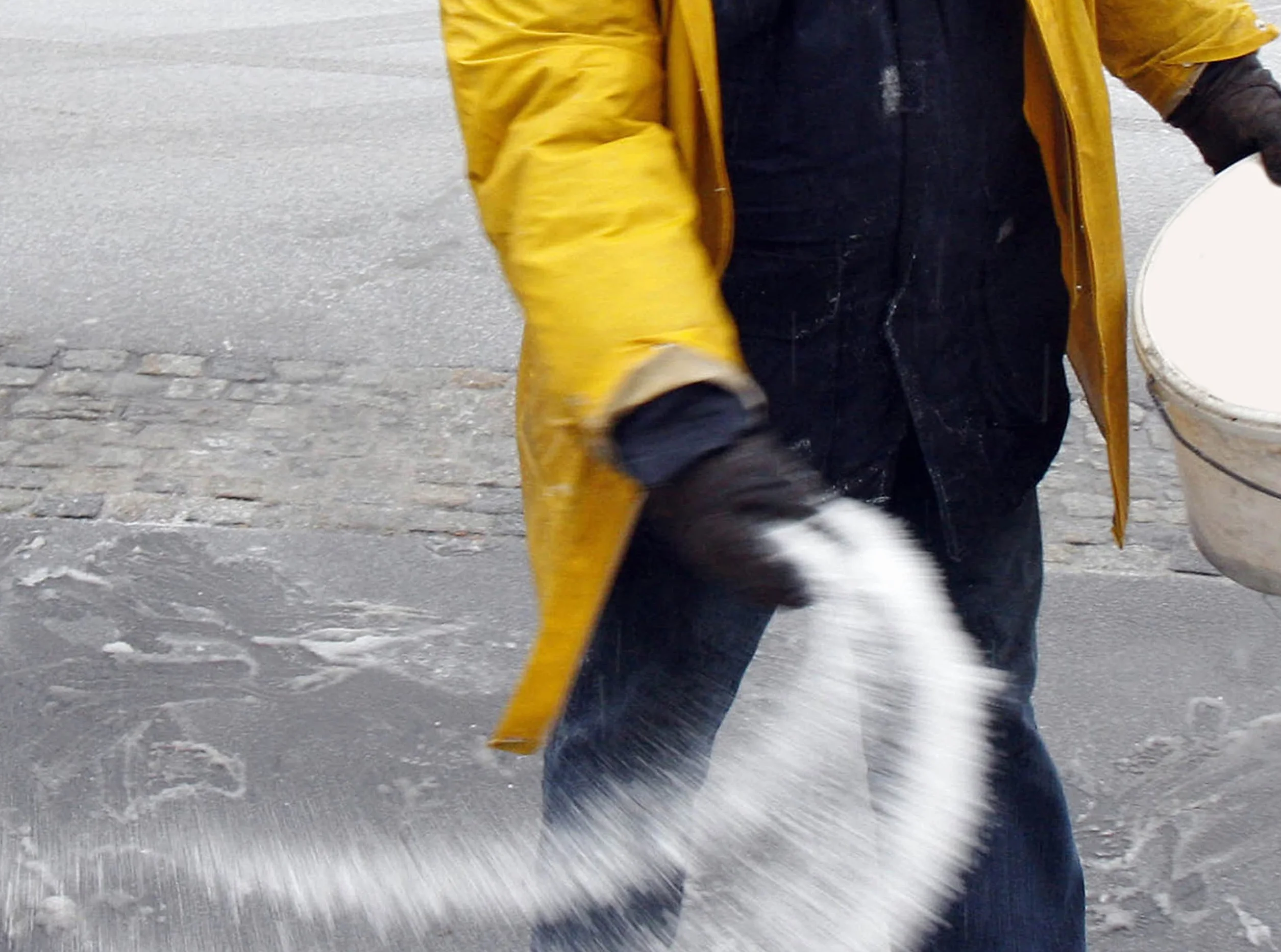 TECNOSEL DÉGEL 10 Kg sel de déneigement Fondre la Glace et Neige en Hiver, dégivrage idéal chemins, déneigement des entrées, parkings ou autoroutes, Double Usage, sel Lave-Vaisselle, en Seau