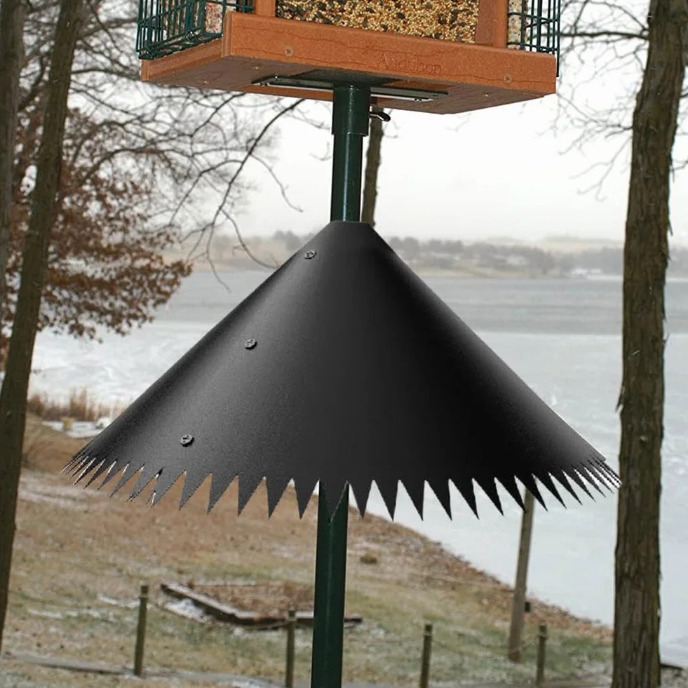 Déflecteur anti-écureuil 35,6 cm pour poteaux à oiseaux réutilisable universel