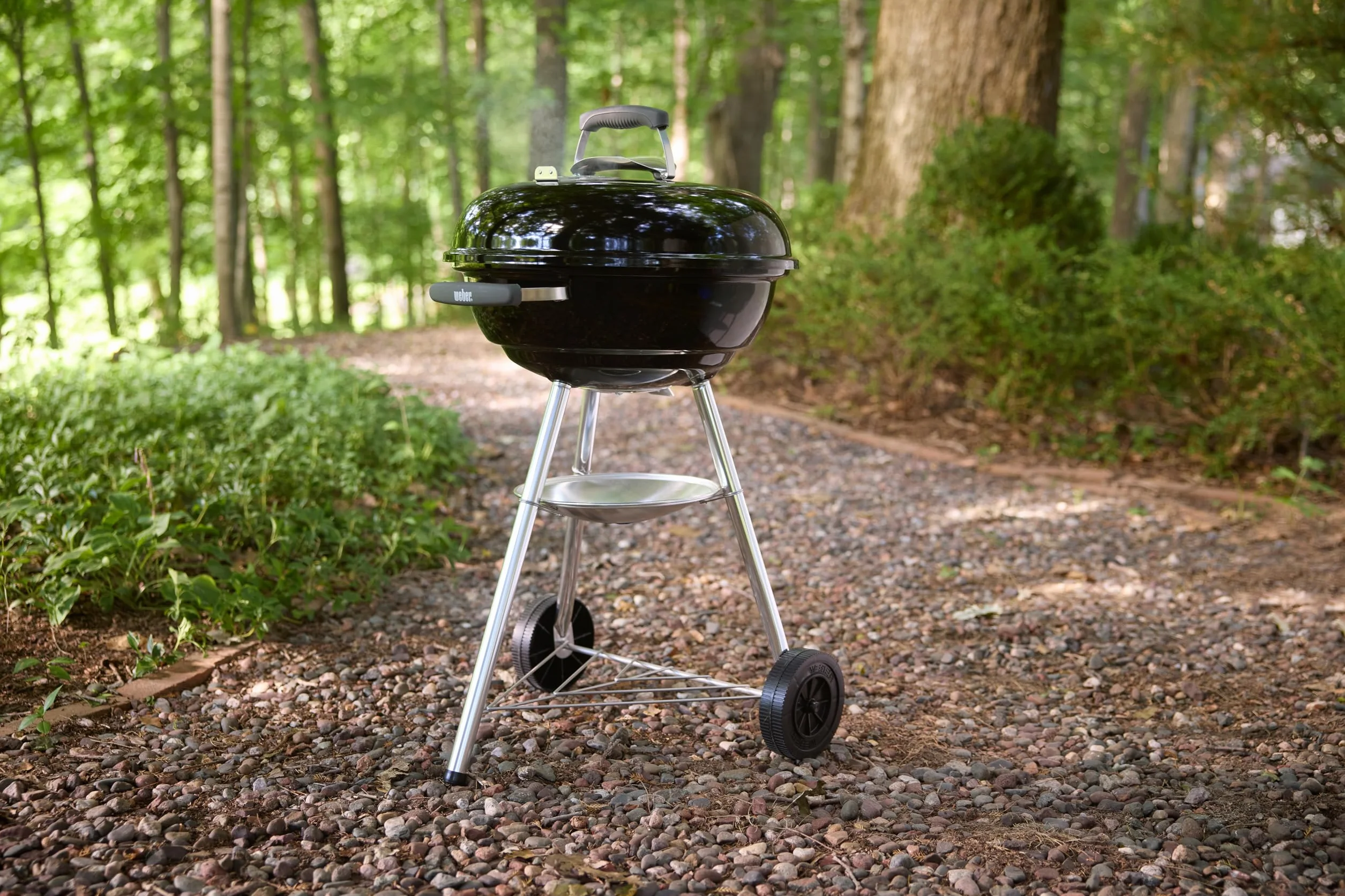 Weber Compact Kettle barbecue à charbon 47 cm, support et roues, noir