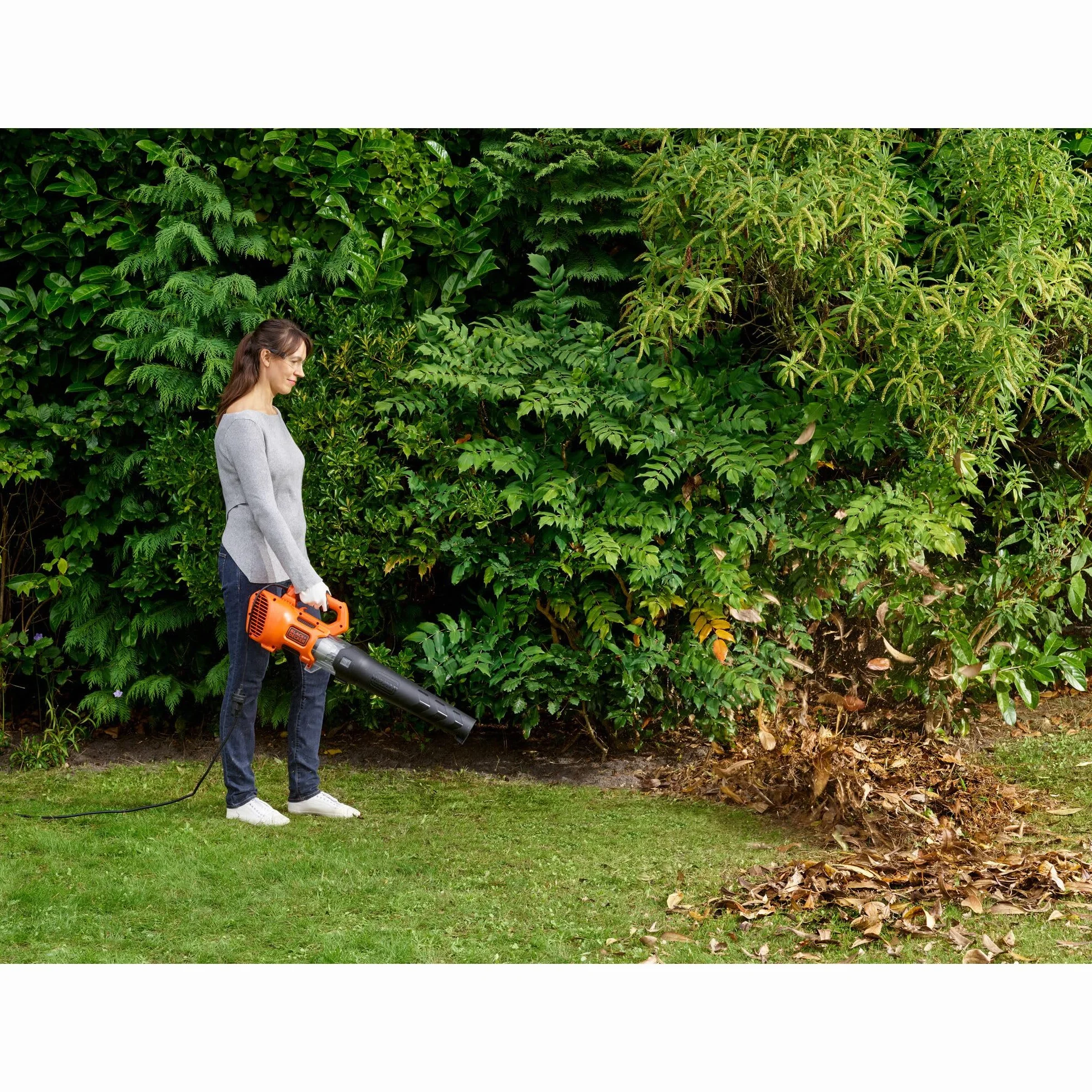 BLACK+DECKER Souffleur axial filaire 1850W 2 vitesses racloir intégré 12,75 m³/min 190 km/h BEBL185-QS