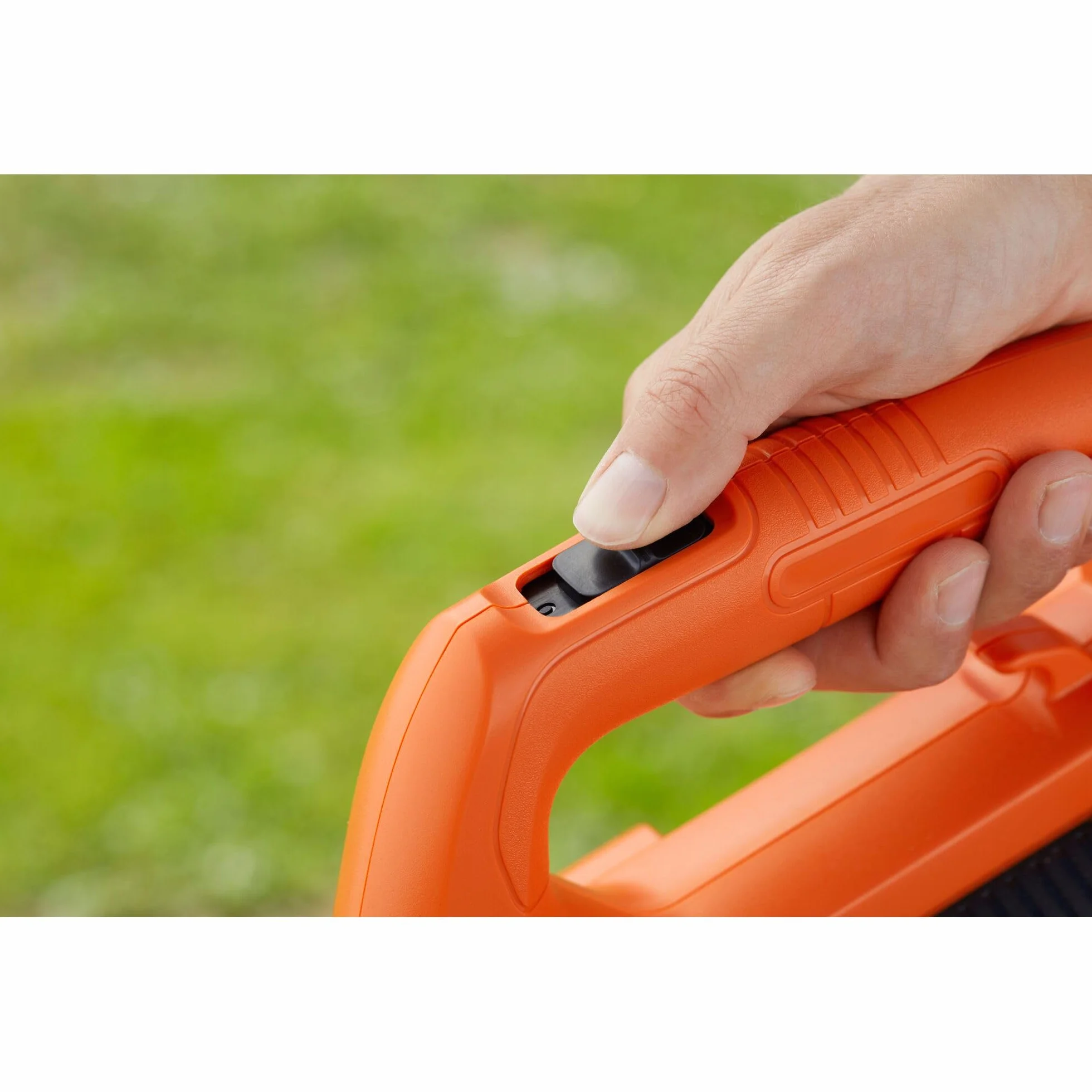 BLACK+DECKER Souffleur axial filaire 1850W 2 vitesses racloir intégré 12,75 m³/min 190 km/h BEBL185-QS