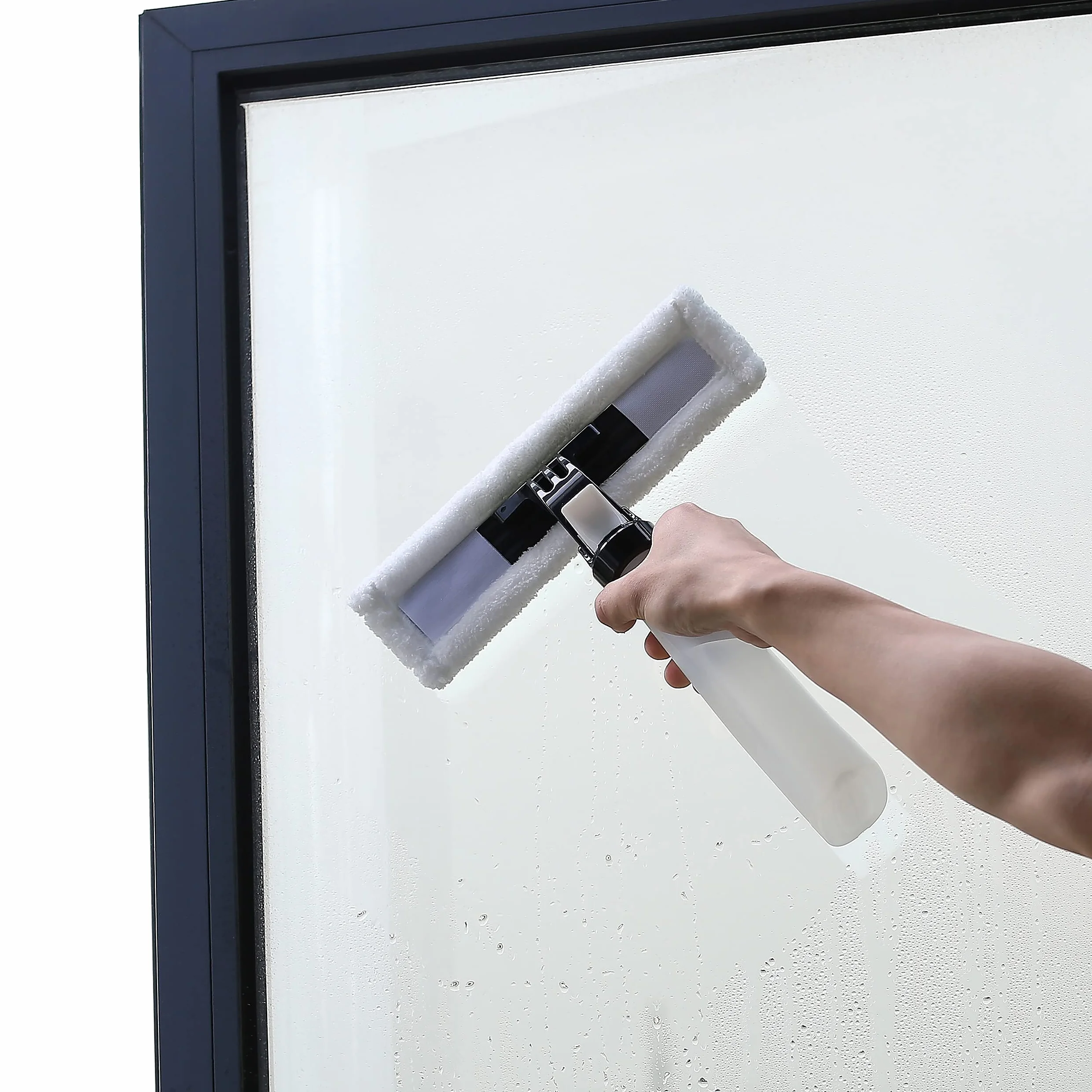 Amazon Basics Lave-vitres avec batterie rechargeable au lithium pour fenêtres, carreaux, miroirs et parois de douche, avec prise EU/UK/US/JP, 11.9 x 22.5 x 34.0 cm, 2 unité