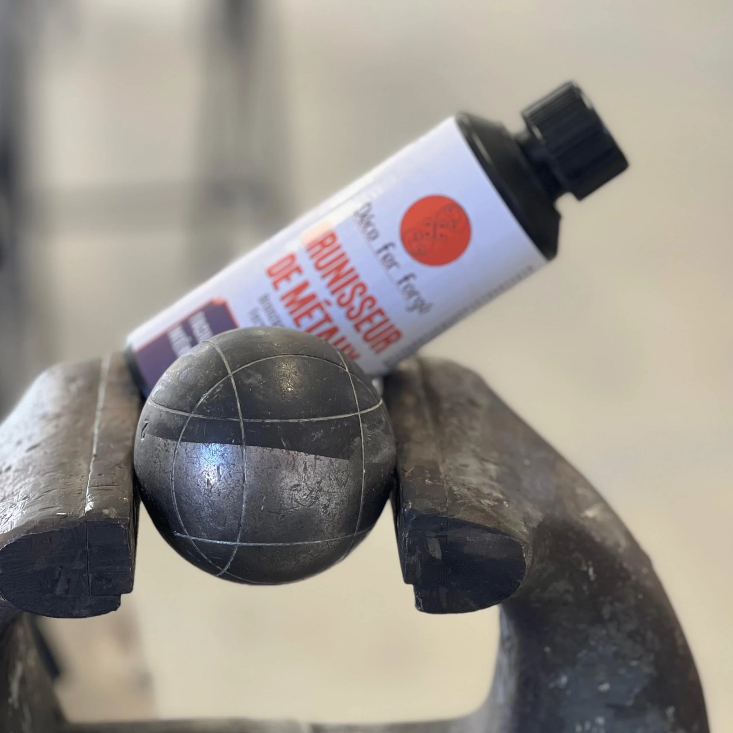 DECO FER FORGE -Brunisseur Metaux -Metal Concentre à Froid Fer Acier Laiton Bronze Cuivre Arme -Brunissage Noir Durable Efficace Rapide Facile Made in France -Grande Quantité 1L de liquide (1000 ml)