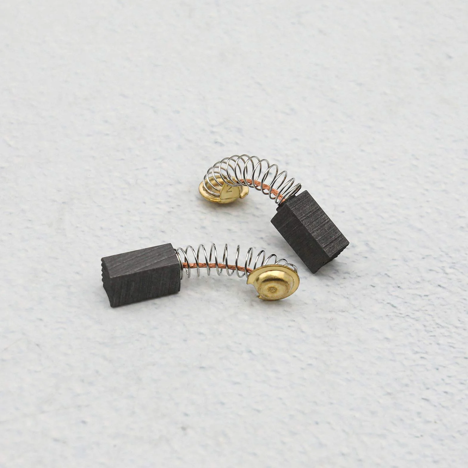 Lot de 2 paires de balais de charbon pour moteur 6,5 x 7,5 x 12 mm compatibles avec marteau perforateur rotatif Guild PDH26G 1000W Mannesmann 12590