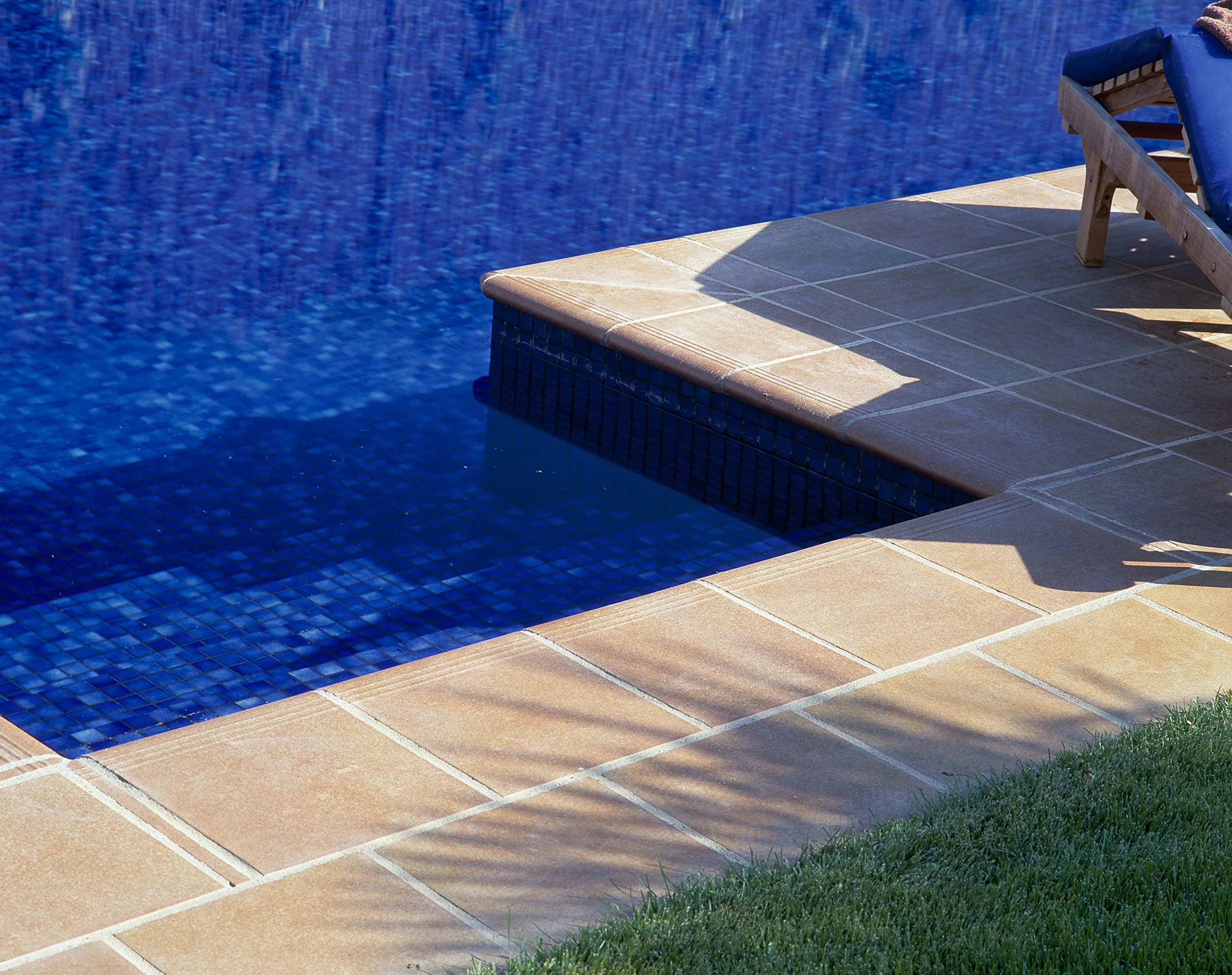 SIKA - Colle à carrelage extérieur spéciale piscine (classe C2-ET) - SikaCeram Piscine Blanc - Résistante à l'immersion - Facilité de pose murale - 25kg