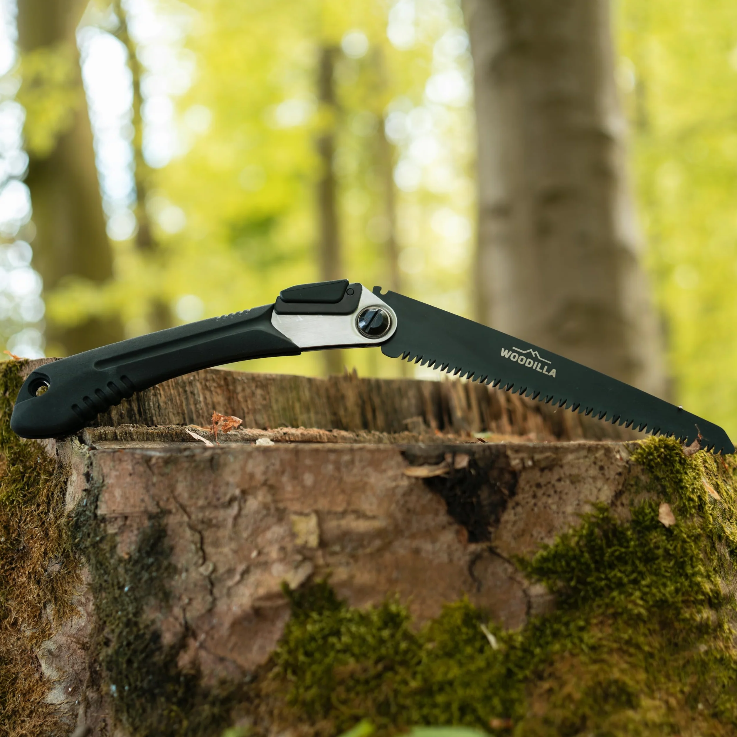 Scie à main pliante de jardin de Woodilla - Scie à main, scie d'élagage, scie pliante ergonomique pour le jardin, scie multifonctionnelle avec lame stable (21 cm)
