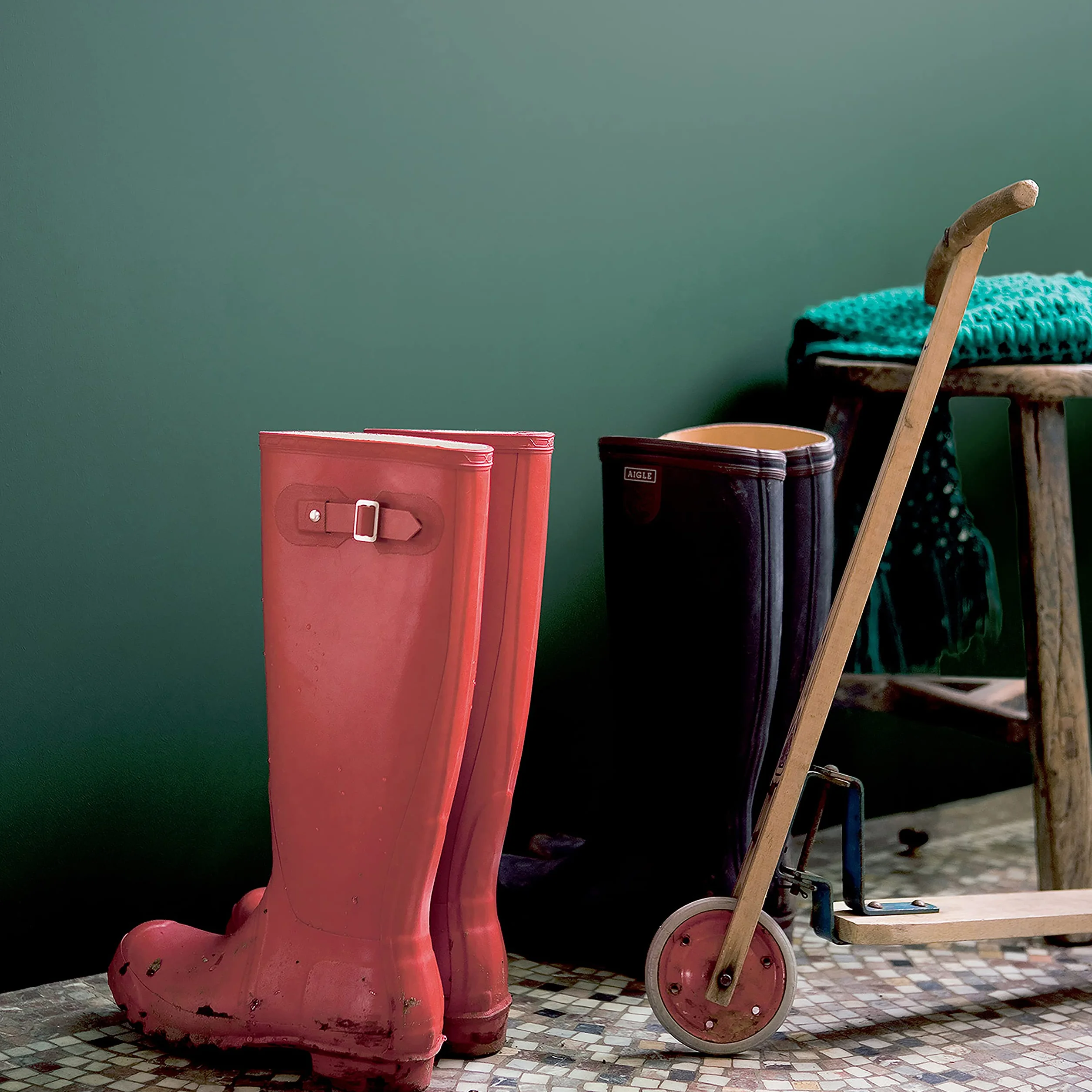 Dulux Valentine Color Resist Pièces à Vivre - Peinture Intérieure Murs, Plafonds, Boiseries - Lessivable et Résistante - Couleur : Vert Profond - 0,5 L
