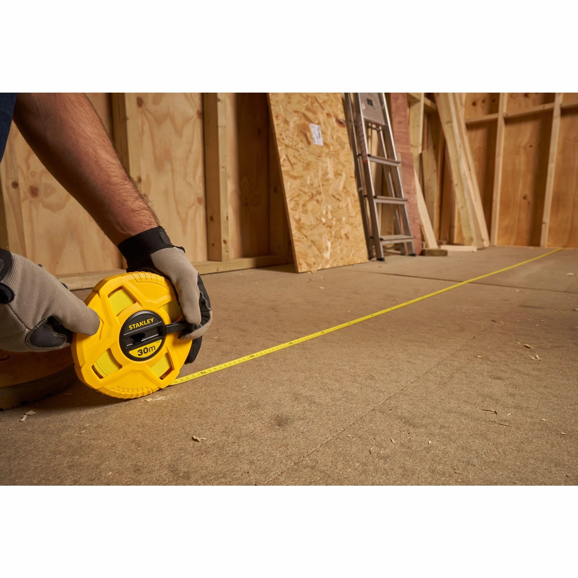 STANLEY Mètre À Ruban Fibre De Verre 30 M Jaune Fluo Revêtement Pvc Anti-Corrosion Anti-UV Non Conducteur Classe Iii Boitier Abs Antichocs