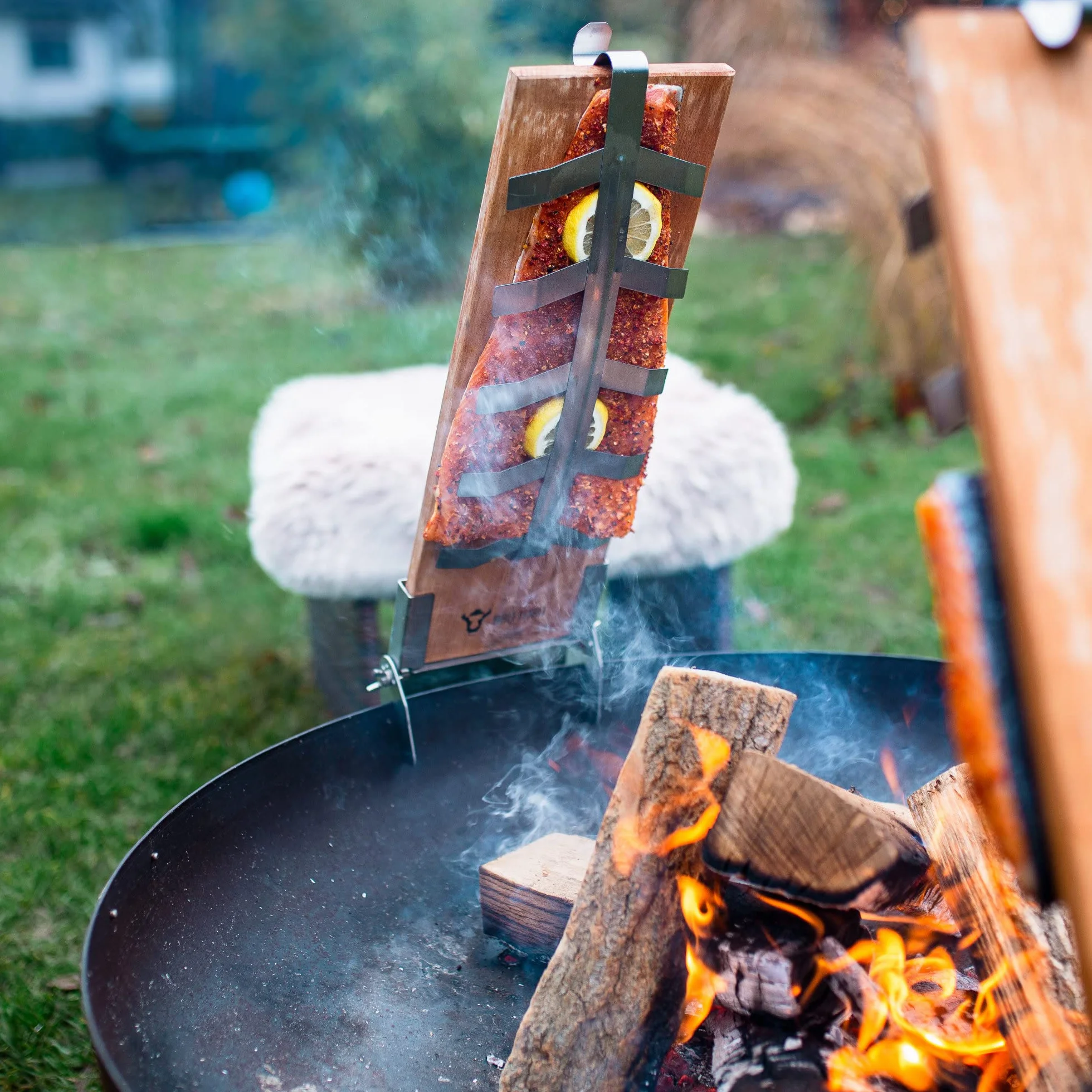 BBQ-Toro Planche à saumon en hêtre pour fumer ou griller avec support