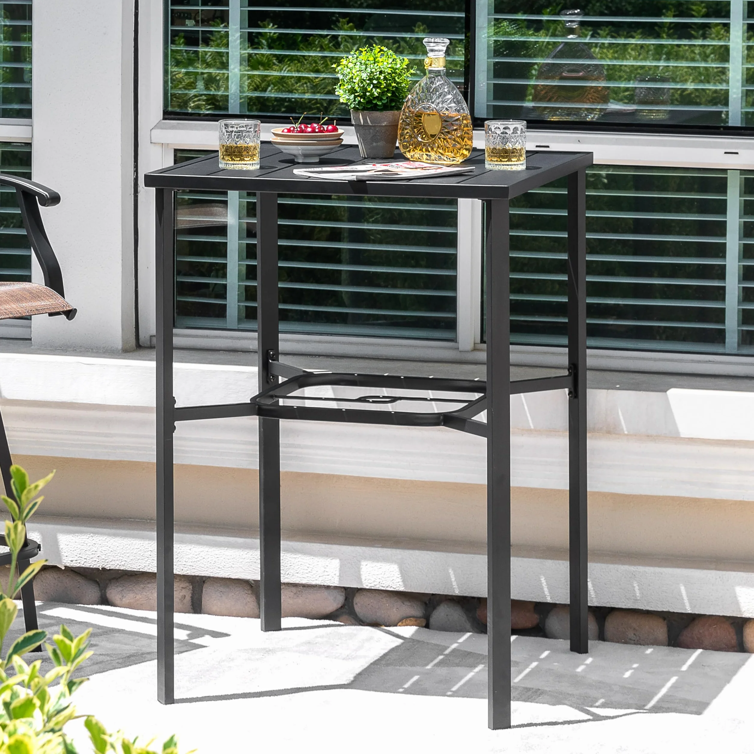 Avestar Table Haute d'extérieur Carrée 71 cm avec Trou à Parasol 4,3 cm Plateau à Lattes Structure métallique Revêtement poudré Noir