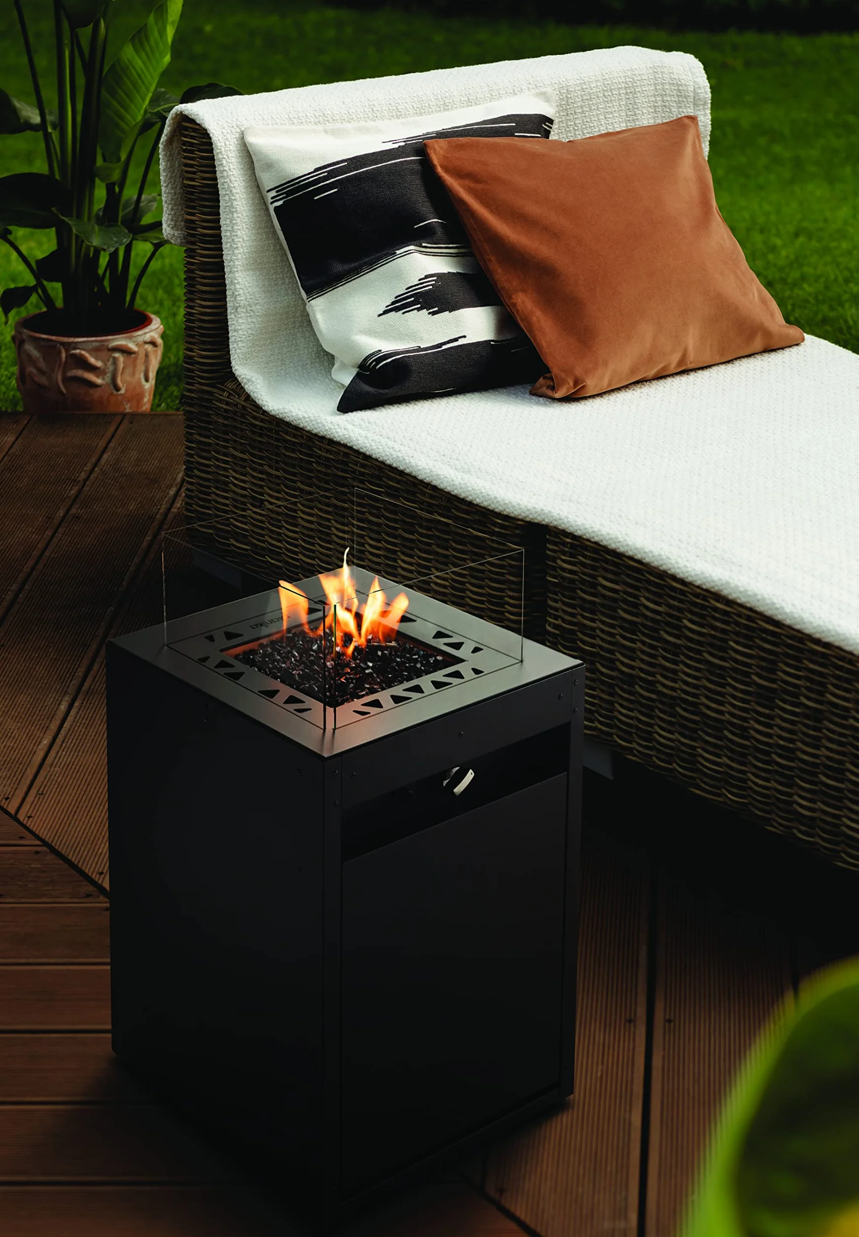 Planika Square Cheminée de Jardin avec House de Protection - Brasero Exterieur Terrasse - Chauffage d'Appoint Gaz - Acier Galvanisé Noir