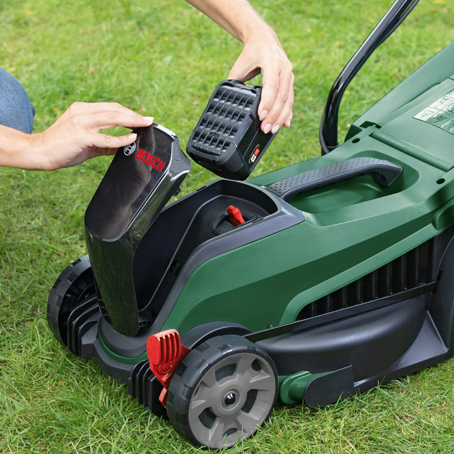 Bosch Tondeuse à Gazon sans Fil CityMower 18V-32-300 18V 4,0 Ah Moteur Brushless Largeur de Coupe 32 cm