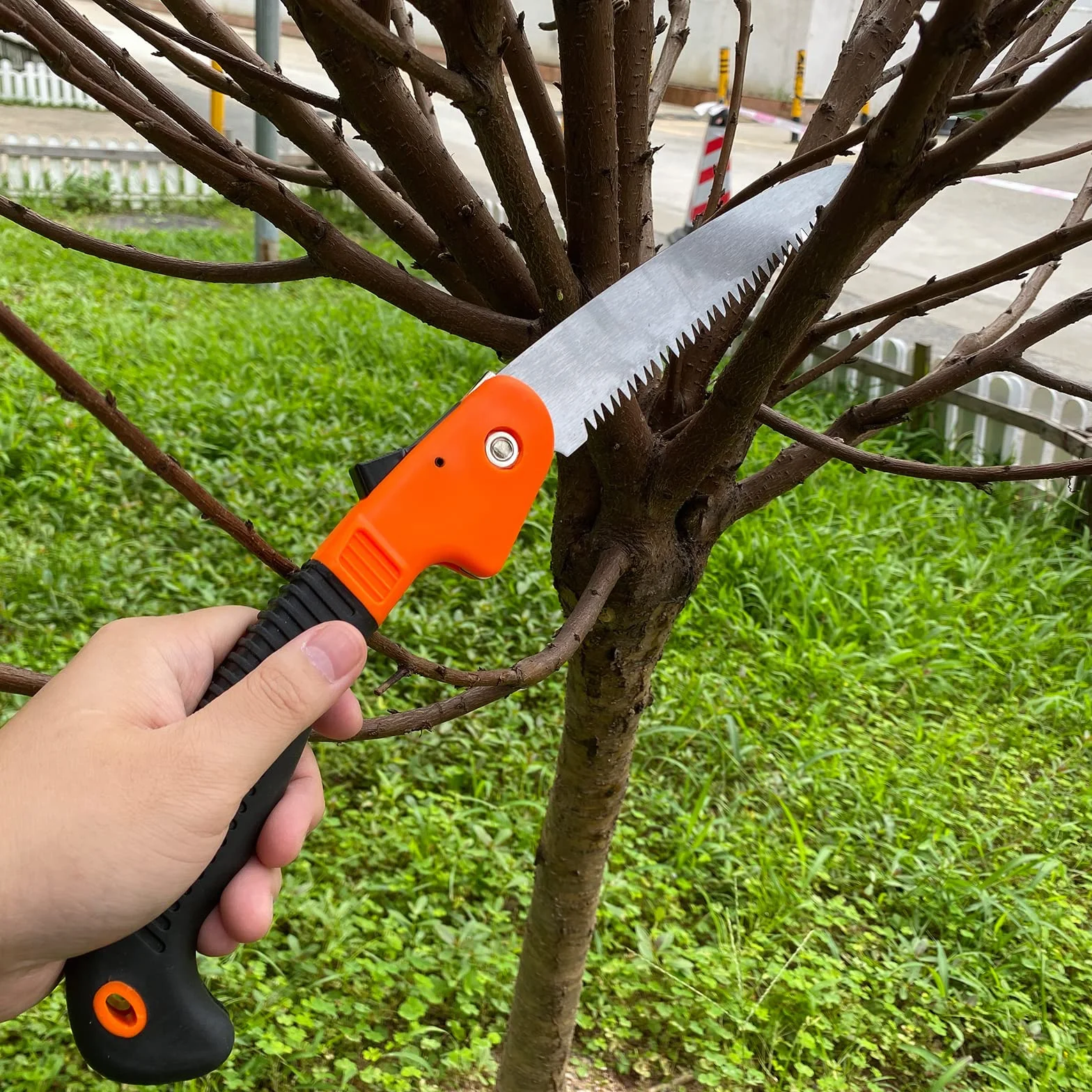Newaner Scie à Élaguer Pliante 180mm,Scie Pliante à Main Avec poignée antidérapante et verrouillage de sécurité,Scie à main polyvalente pour couper et jardiner, tailler et réparer（orange）