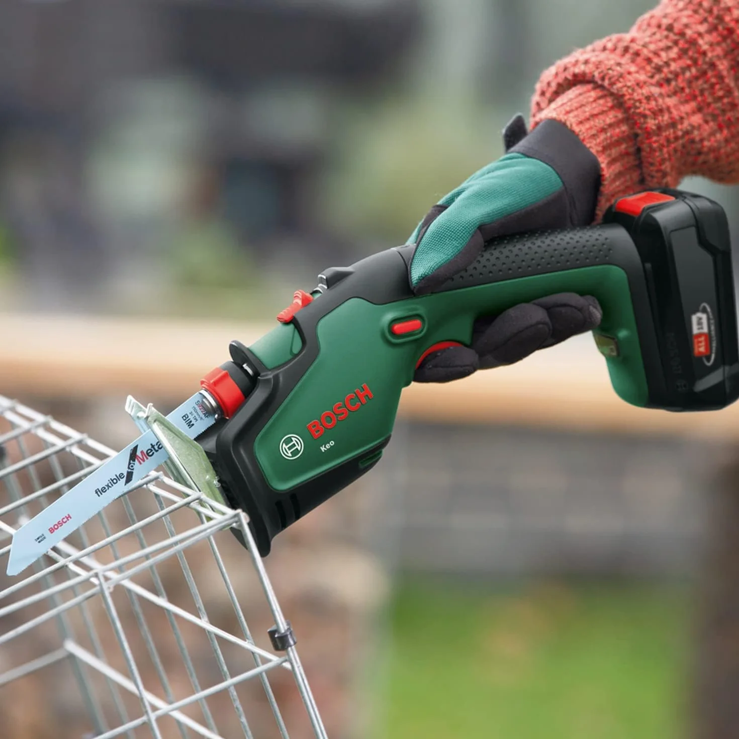 Bosch Elagueur sans fil - Keo (sans batterie, système 18V, diamètre de coupe 80 mm, avec lame de précision de fabrication suisse pour bois, dans emballage carton)