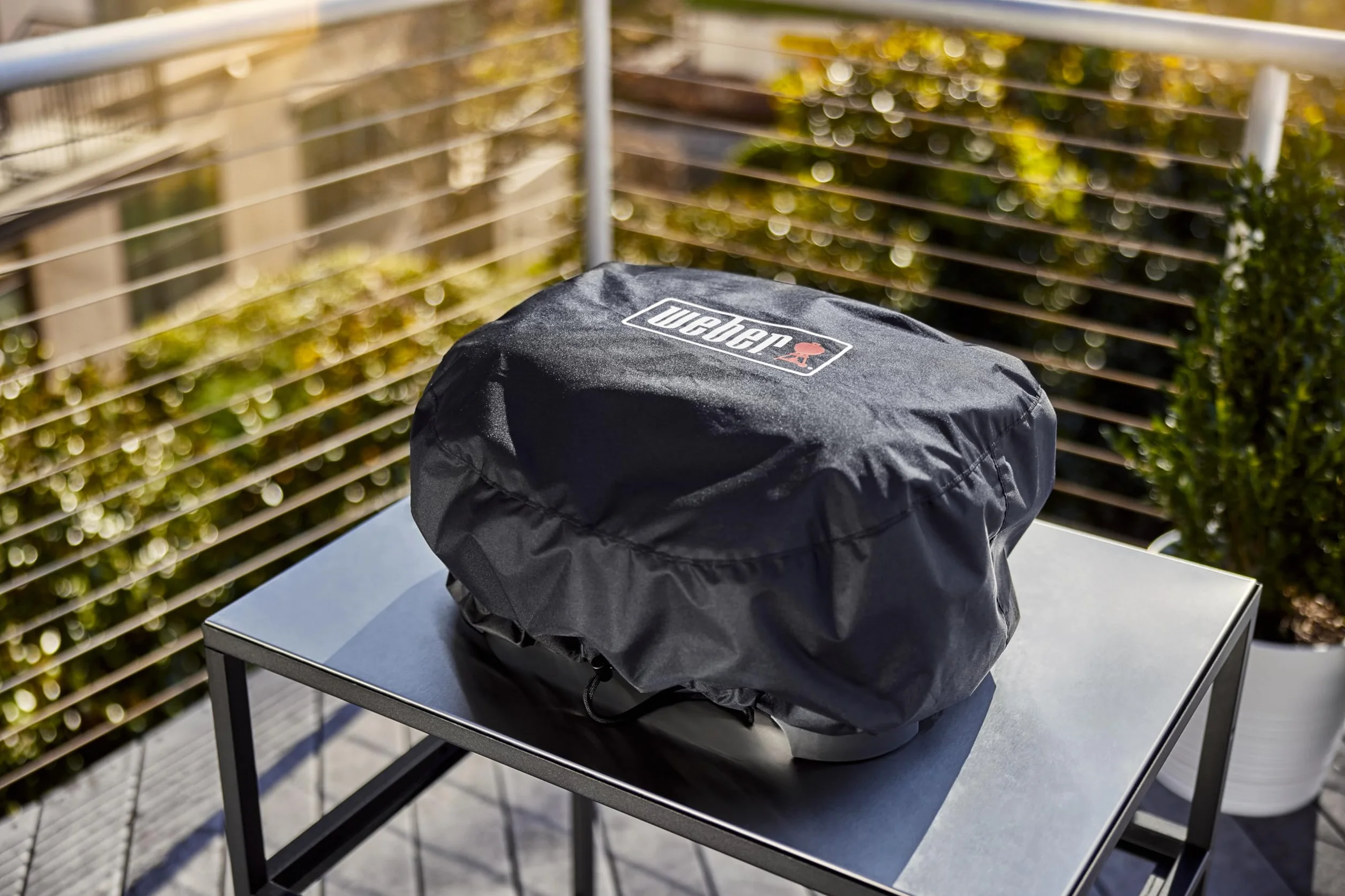 Weber Housse de Protection Type Bonnet pour Barbecue Lumin Compact, Respirante, Résistante aux UV et à l'Eau, Noir