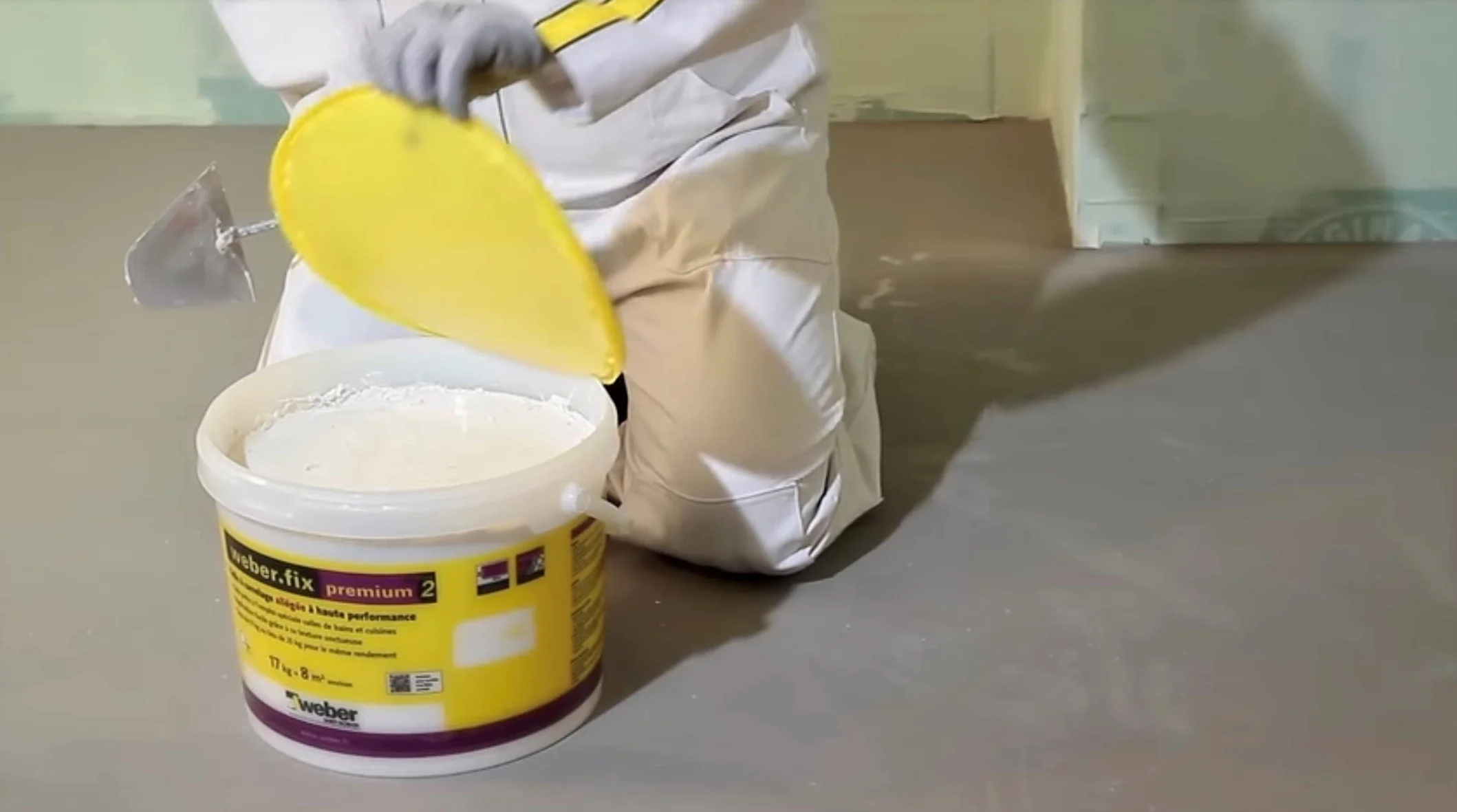 Colle pour carrelage, 5kg, blanc, en pâte pour murs intérieurs et extérieurs, prête à l'emploi, spéciale salle de bain et cuisine, WEBERFIX PREMIUM, WEBER