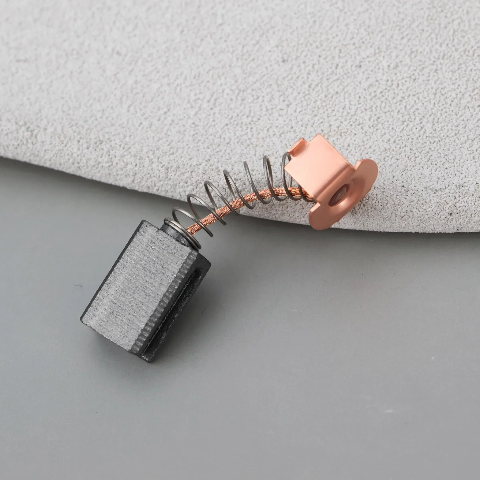 2 Paires de Balais de Charbon pour Meuleuse D'angle 5x8x12mm Compatible avec Silverline 123339 563709 382246 868736