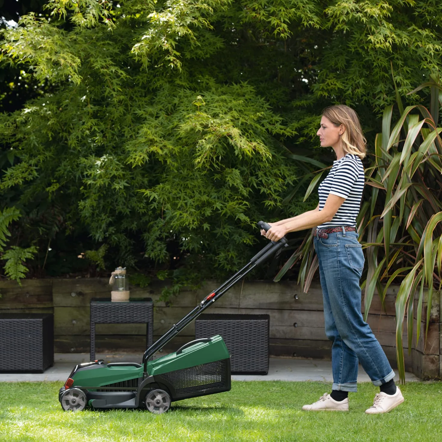 Bosch Tondeuse à Gazon sans Fil CityMower 18V-32-300 18V 4,0 Ah Moteur Brushless Largeur de Coupe 32 cm