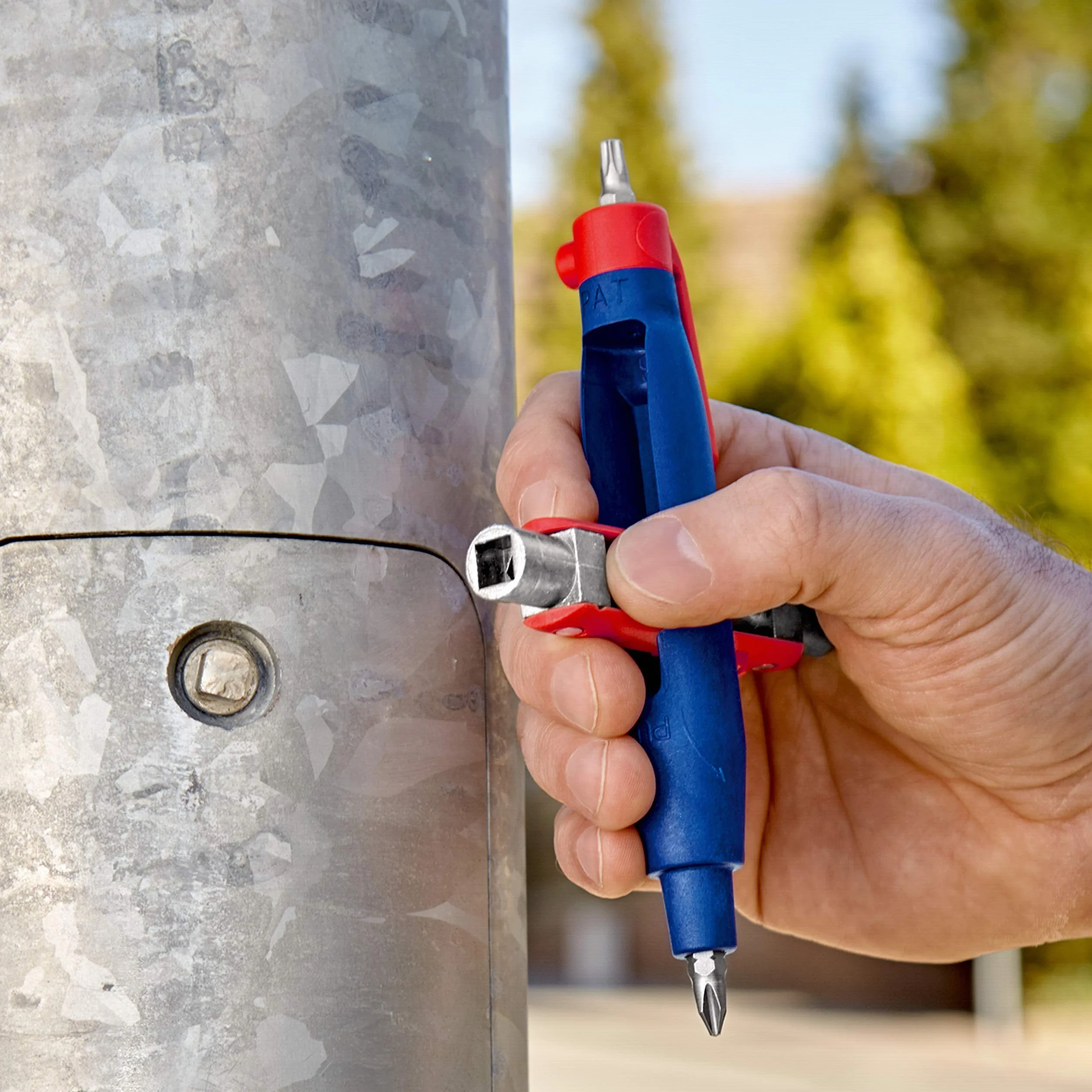 Knipex Clé pour armoires de commande, forme stylo pour toutes les armoires et systèmes de fermeture standard 145 mm, 00 11 07