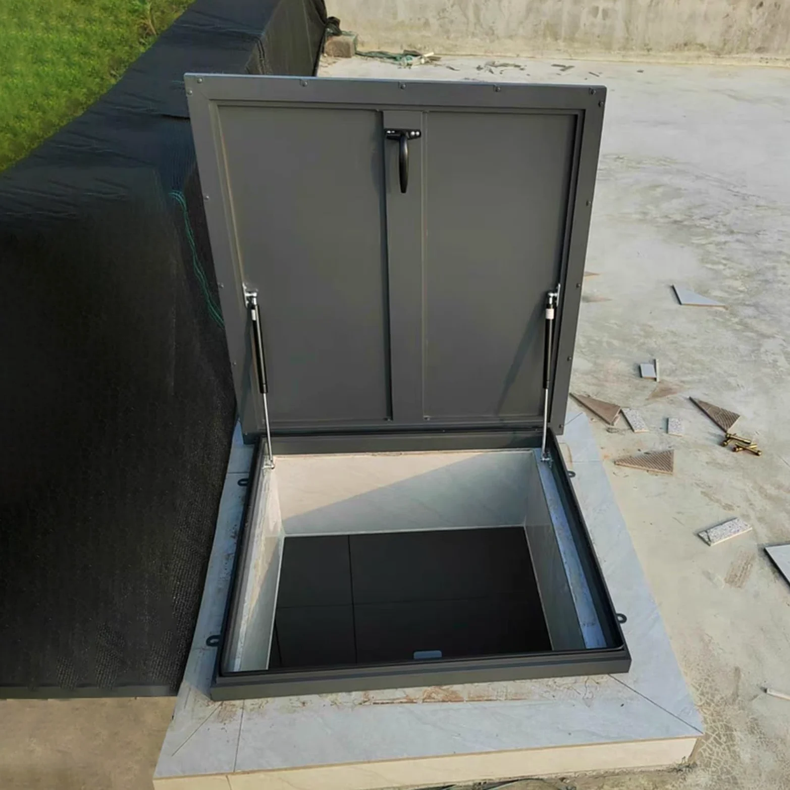 Trappe de toit en acier galvanisé robuste – Porte d'accès étanche pour porte de grenier sécurisée pour la sécurité idéale pour la commodité et la protection de la maison