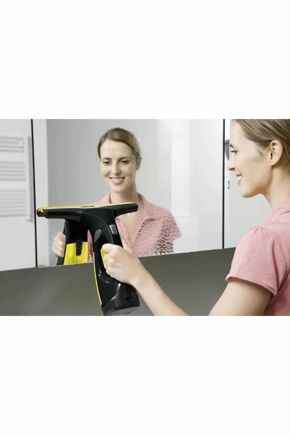 KÄRCHER Nettoyeur de Vitres WV 2 Black Edition, Autonomie de Batterie : 35 Min, Affichage LED, 2 Raclettes, Pulvérisateur avec Microfibres, 20 ML Nettoyant Vitres Concentré