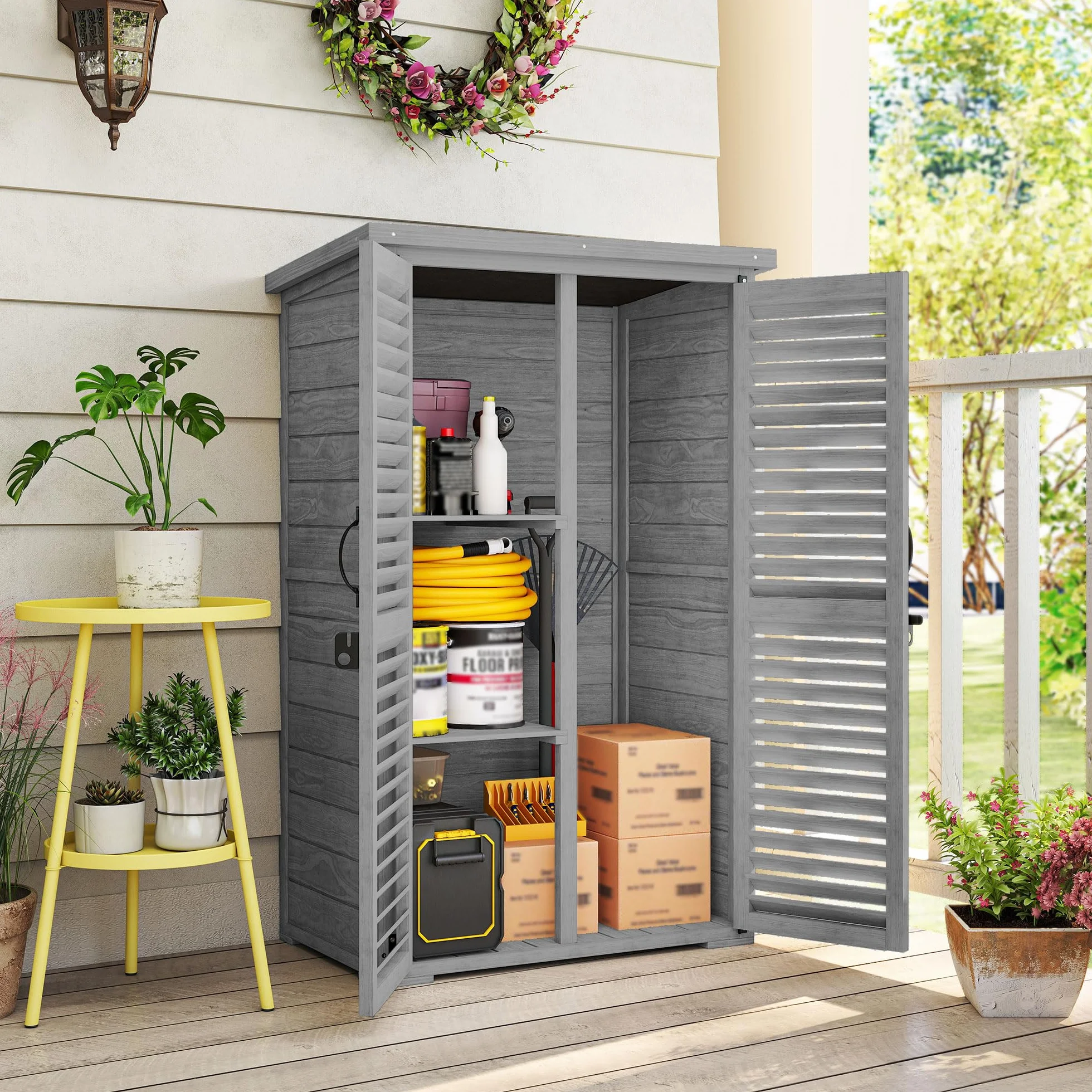 Outsunny Armoire de Jardin Remise Outils Bois 2 Étagères Toit Bitumé Portes Persiennes Verrouillable 75x50x118cm Gris