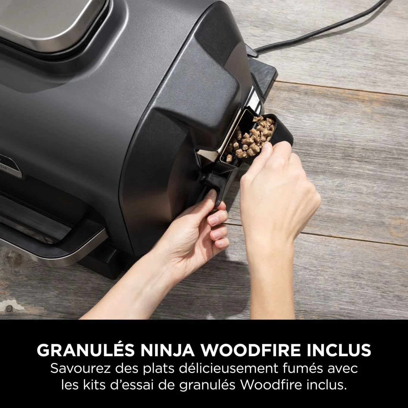 Ninja Woodfire Barbecue électrique et fumoir Pro XL 4-en-1 avec thermomètre, Air fryer d'extérieur, Smart Cook, granulés Woodfire, portatif, gris/noir OG850EU