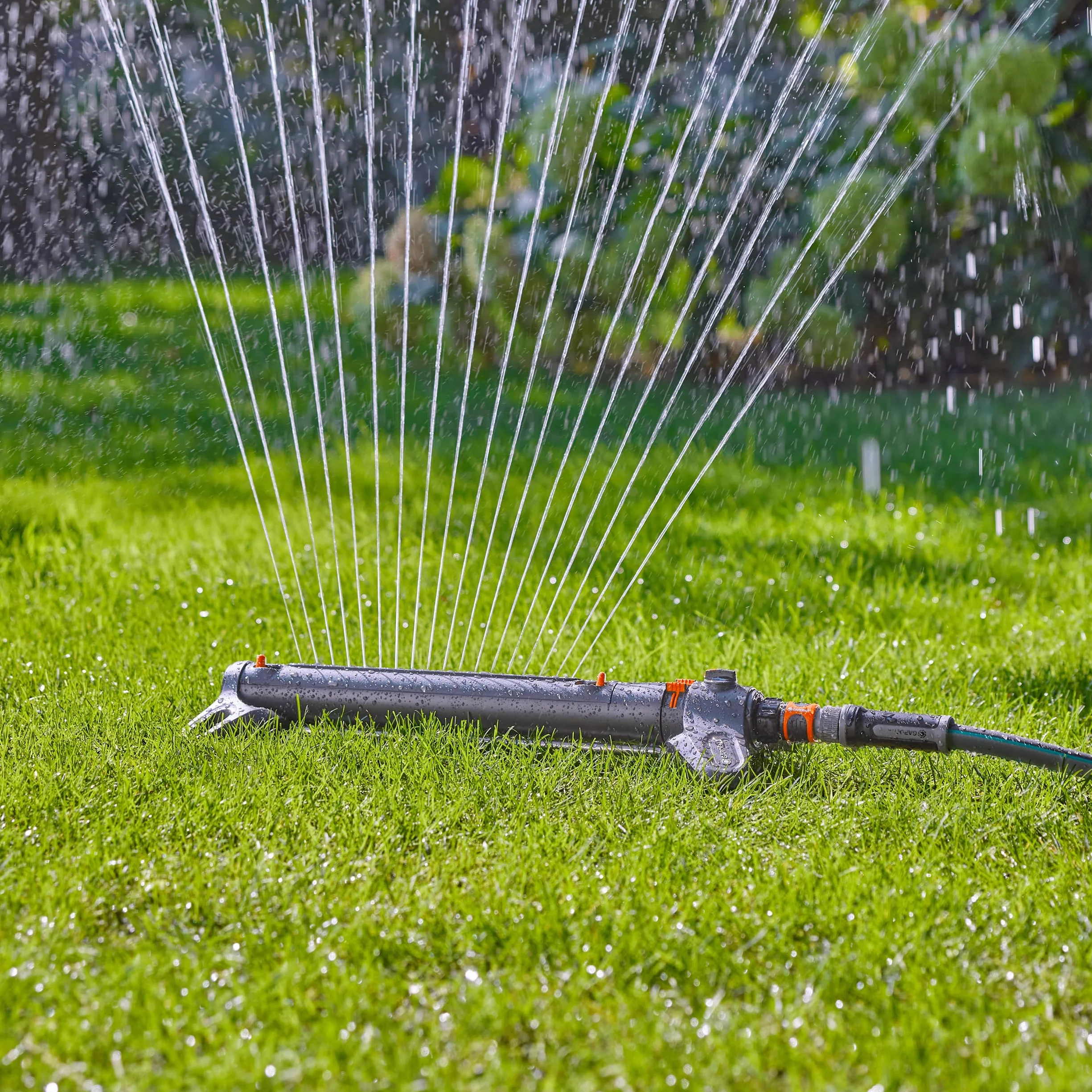 Gardena Pompe pour collecteur d'eau de pluie 2600 Comfort 18V P4A - sans chargeur ni batterie: Programmation de l'arrosage, Fonction minuterie, S’adapte à votre réservoir d’eau (14604-55)