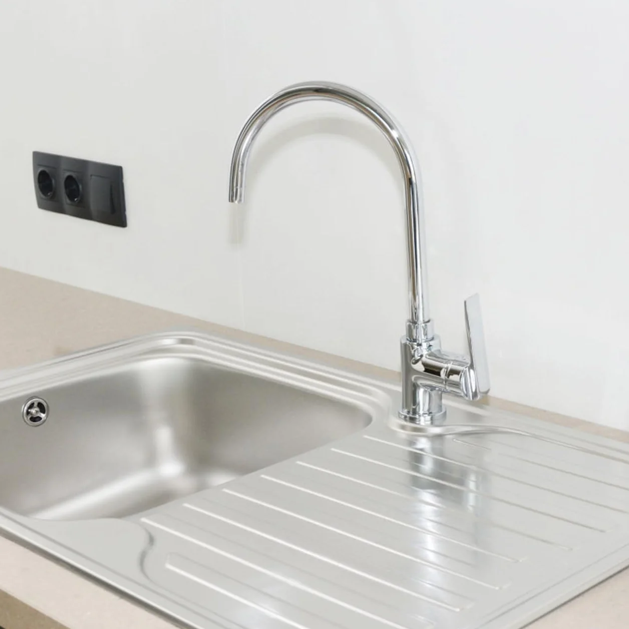 OSALADI Tube Coude Inoxydable pour Cuisine Accessoire Acier Inox Tube de Remplacement pour Distributeur d'Eau Installation Facile et Design Moderne Compact