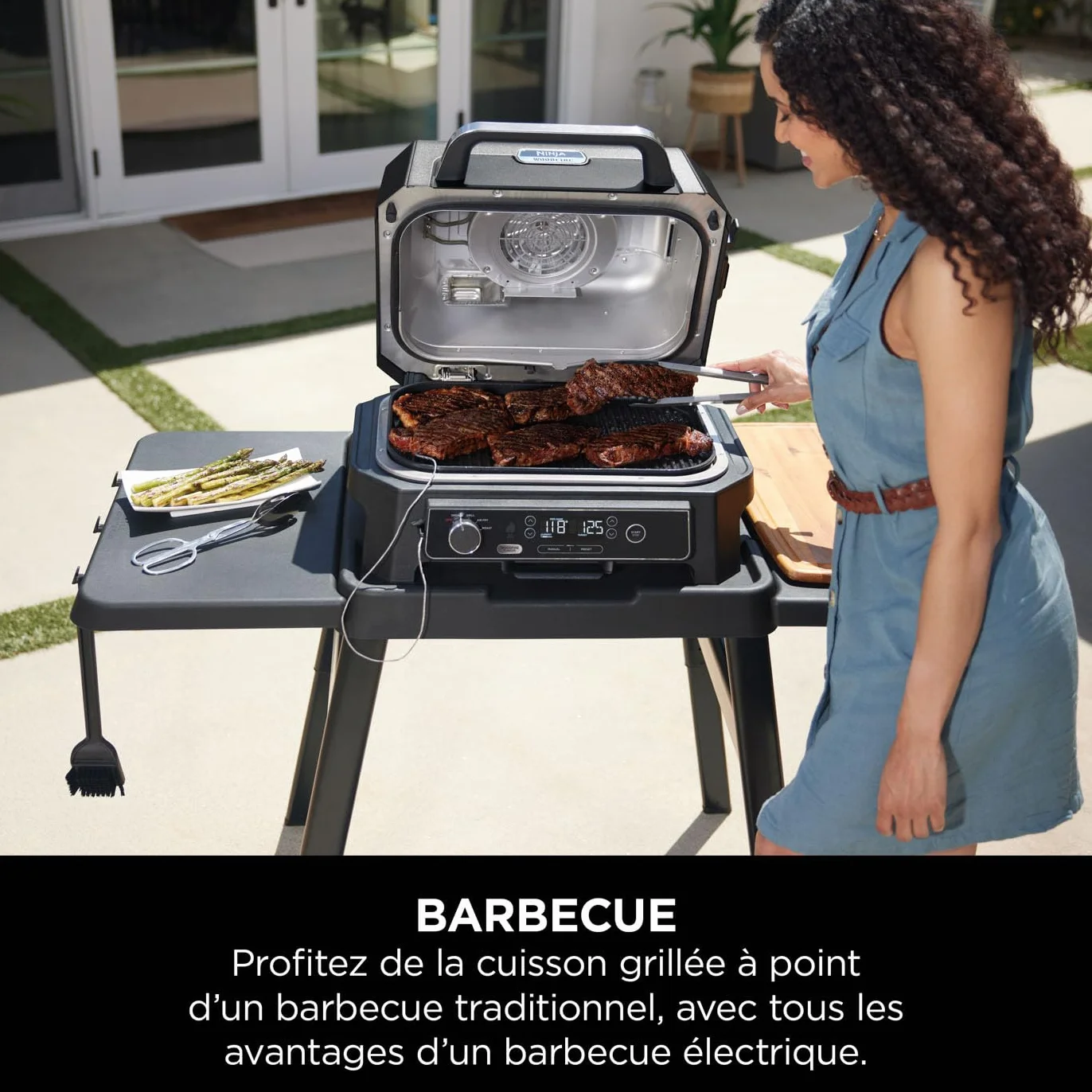 Ninja Woodfire Barbecue électrique et fumoir Pro XL 4-en-1 avec thermomètre, Air fryer d'extérieur, Smart Cook, granulés Woodfire, portatif, gris/noir OG850EU