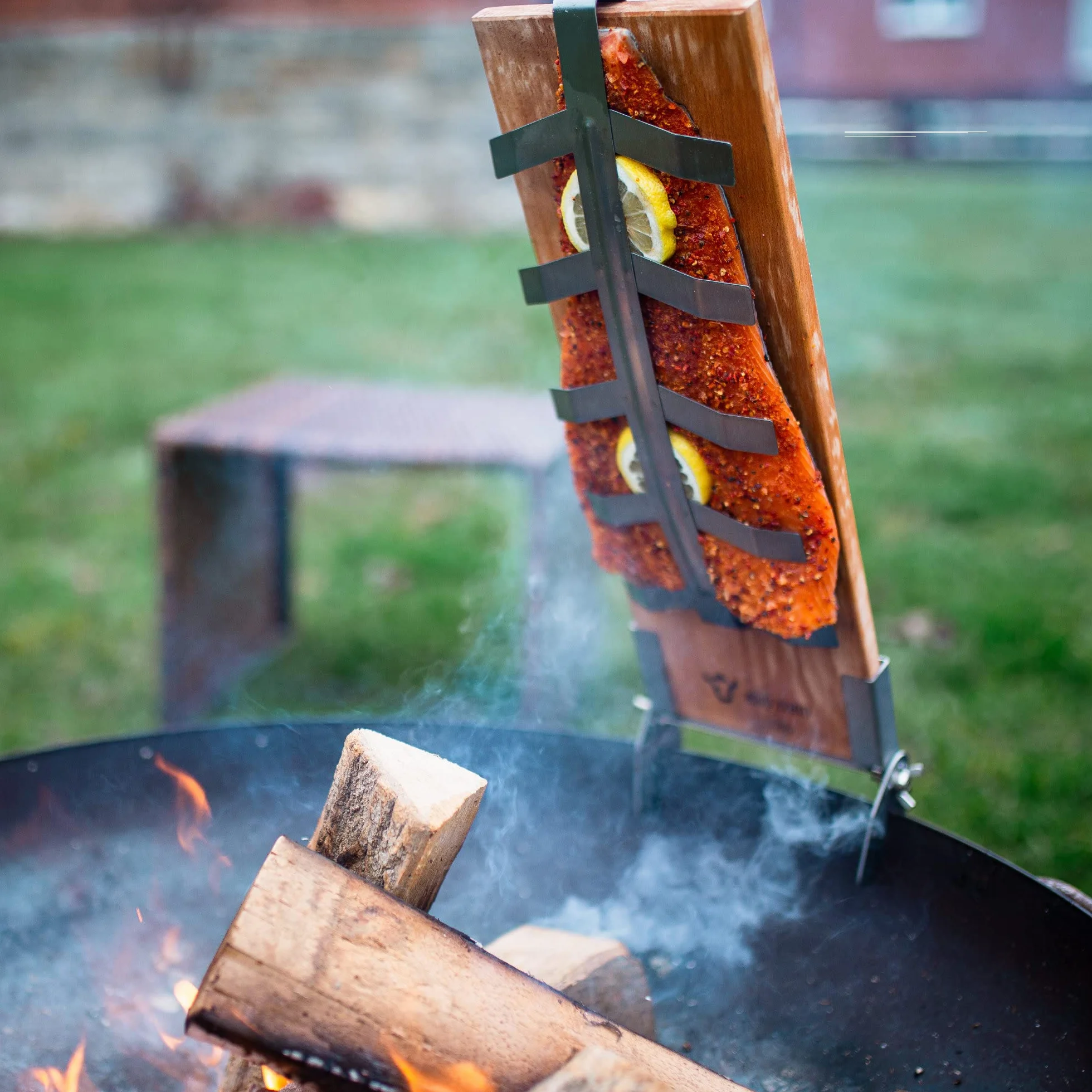 BBQ-Toro Planche à saumon en hêtre pour fumer ou griller avec support