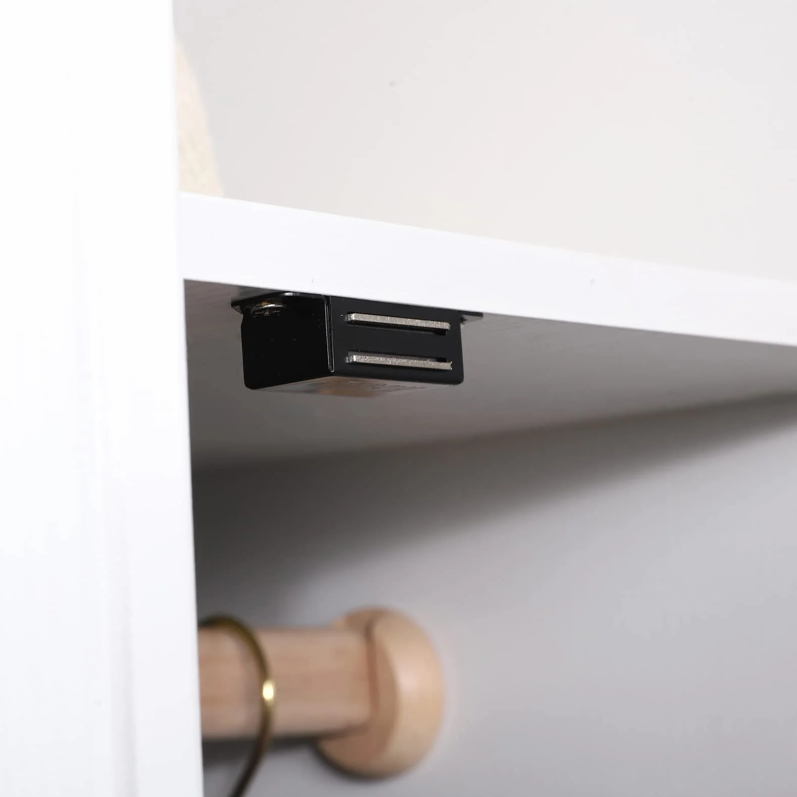 Mousike Aimants d'armoire 15KG Loquet de porte magnétique en acier inoxydable pour armoire de cuisine Loquet de tiroir de porte d'armoire (Paquet de 4)