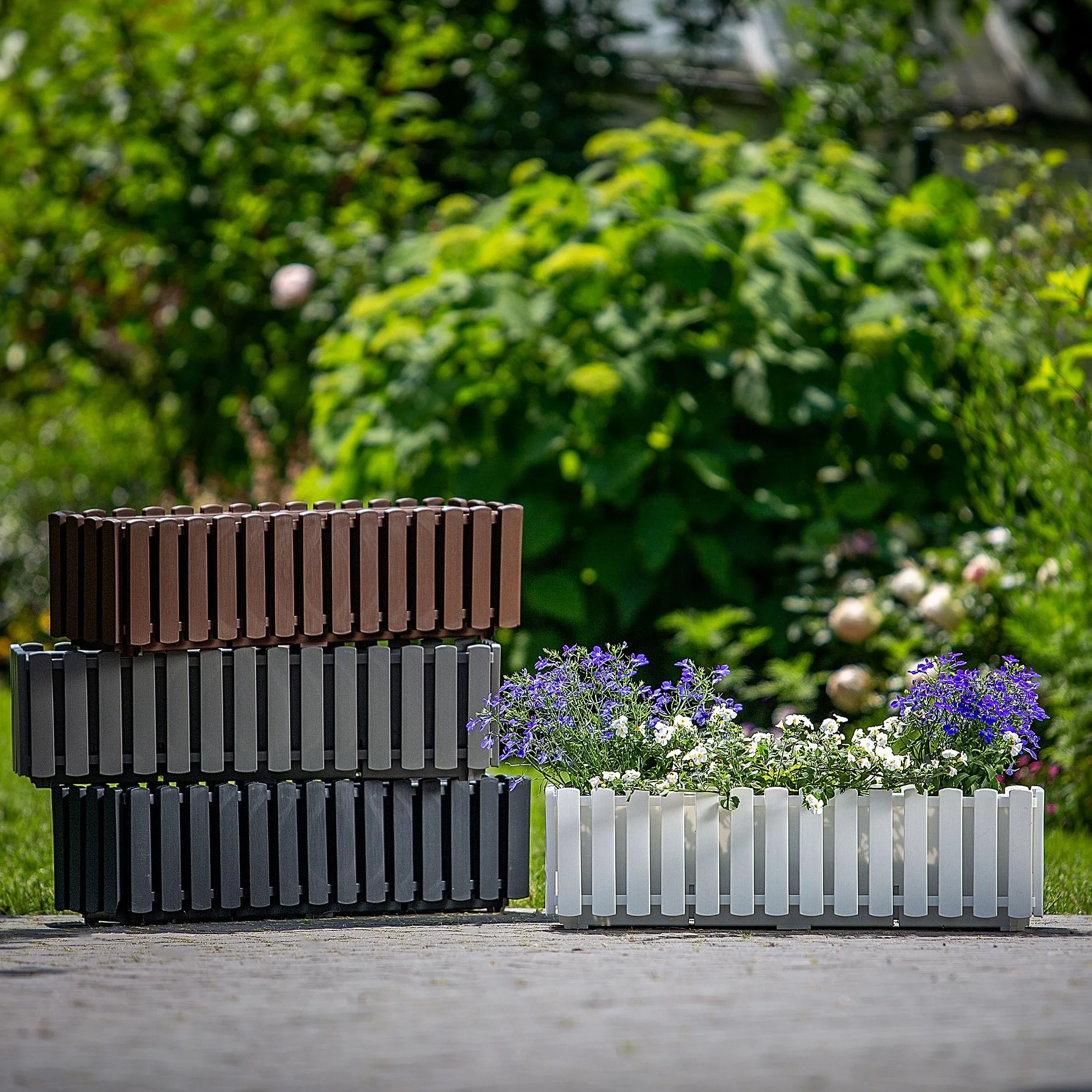 KADAX Jardinière de Balcon 60 cm Pot de Fleurs Aspect Lattes avec Bouchon Caoutchouc Blanc