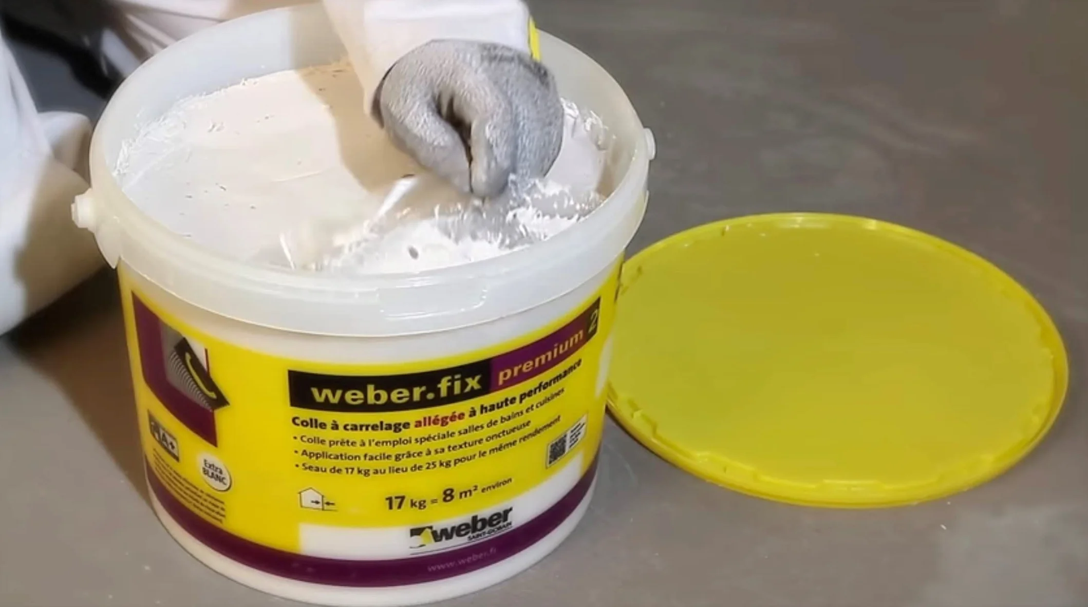 Colle pour carrelage, 5kg, blanc, en pâte pour murs intérieurs et extérieurs, prête à l'emploi, spéciale salle de bain et cuisine, WEBERFIX PREMIUM, WEBER