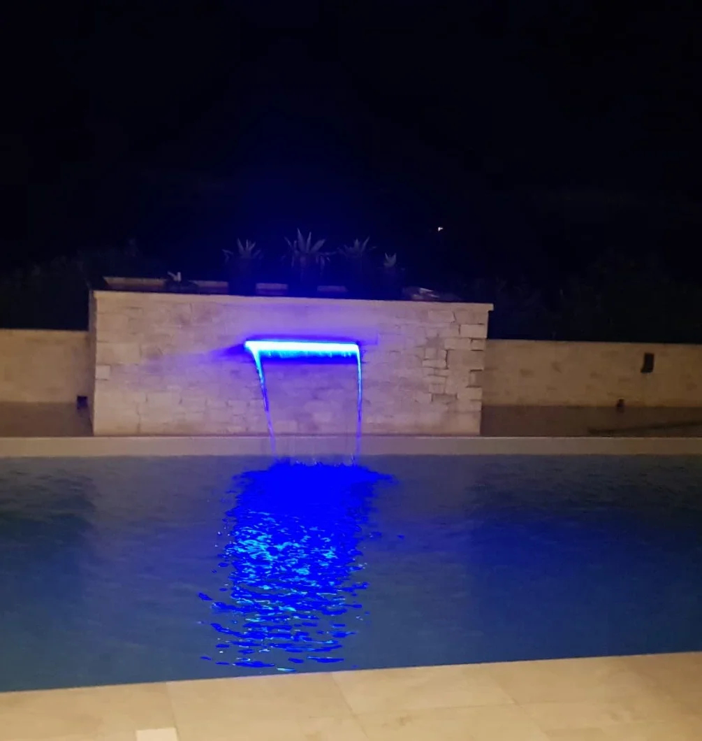 PISCINE Lame d'eau Cascade acrylique 30cm Leds intégrées Télécommande coffret transformateur